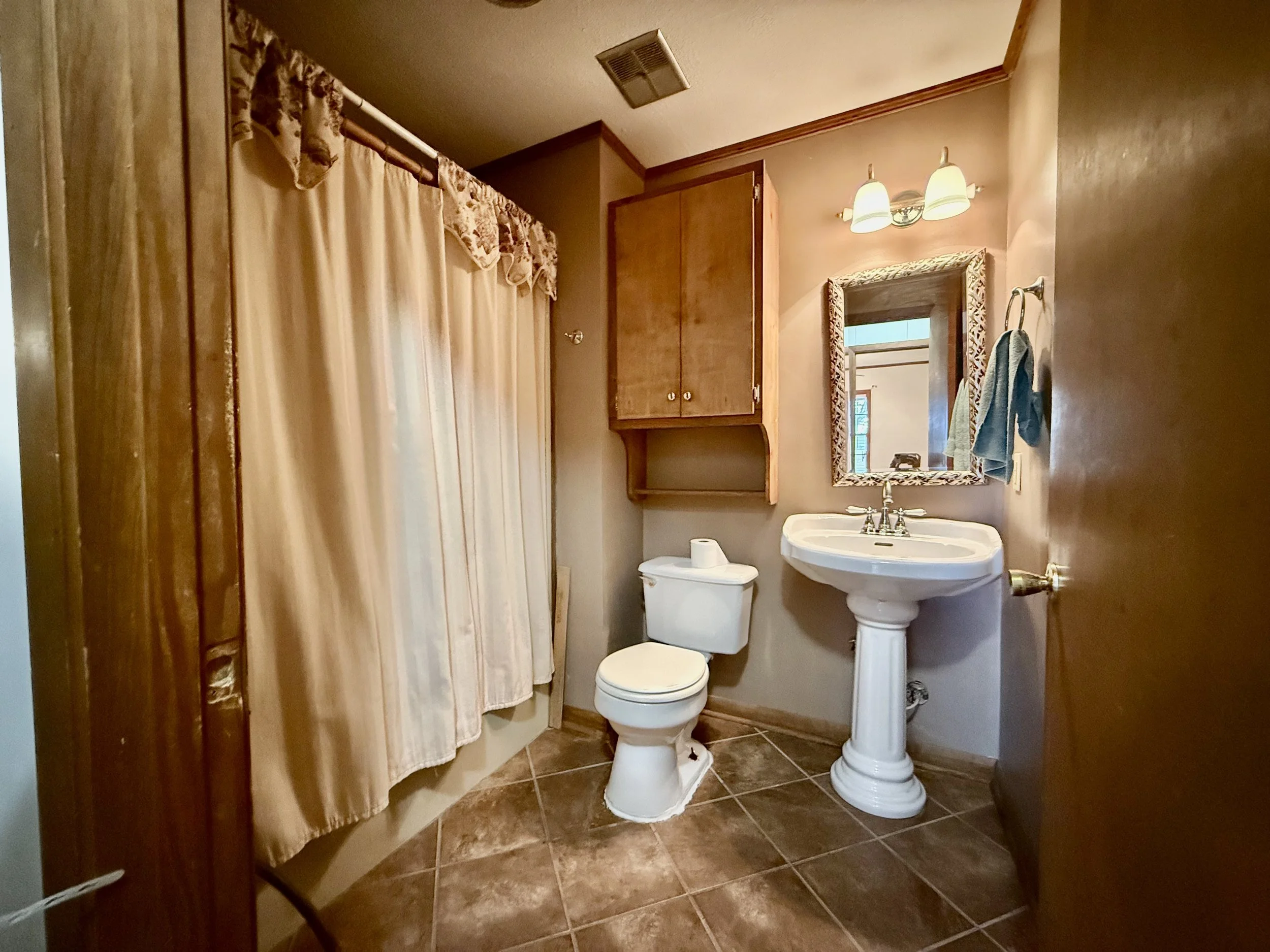 22 Second Bathroom .jpeg