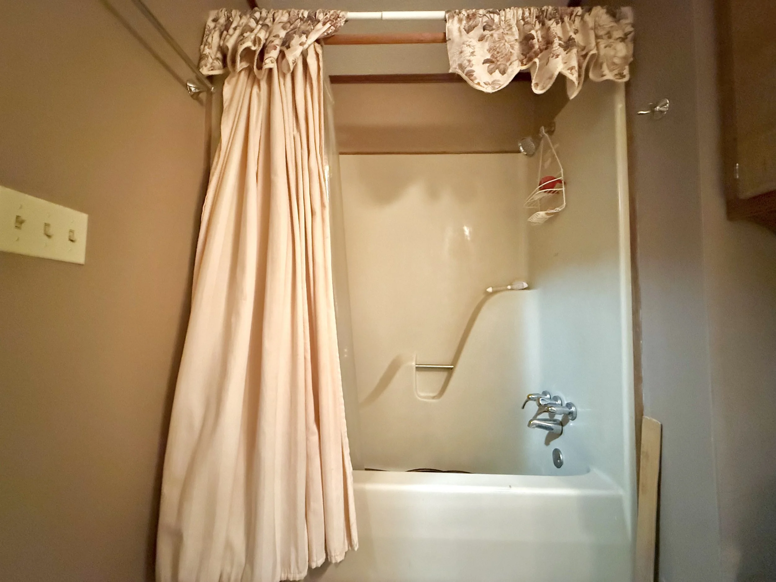 23 Second Bathroom.jpeg