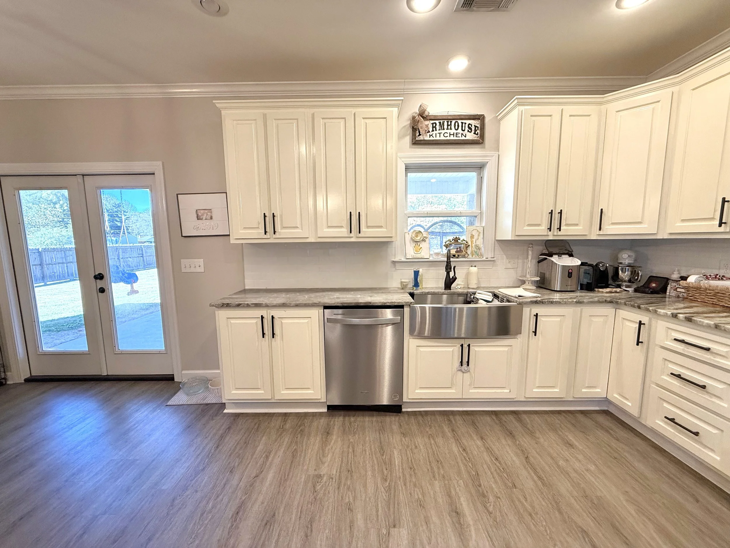 10 Kitchen (2).jpeg