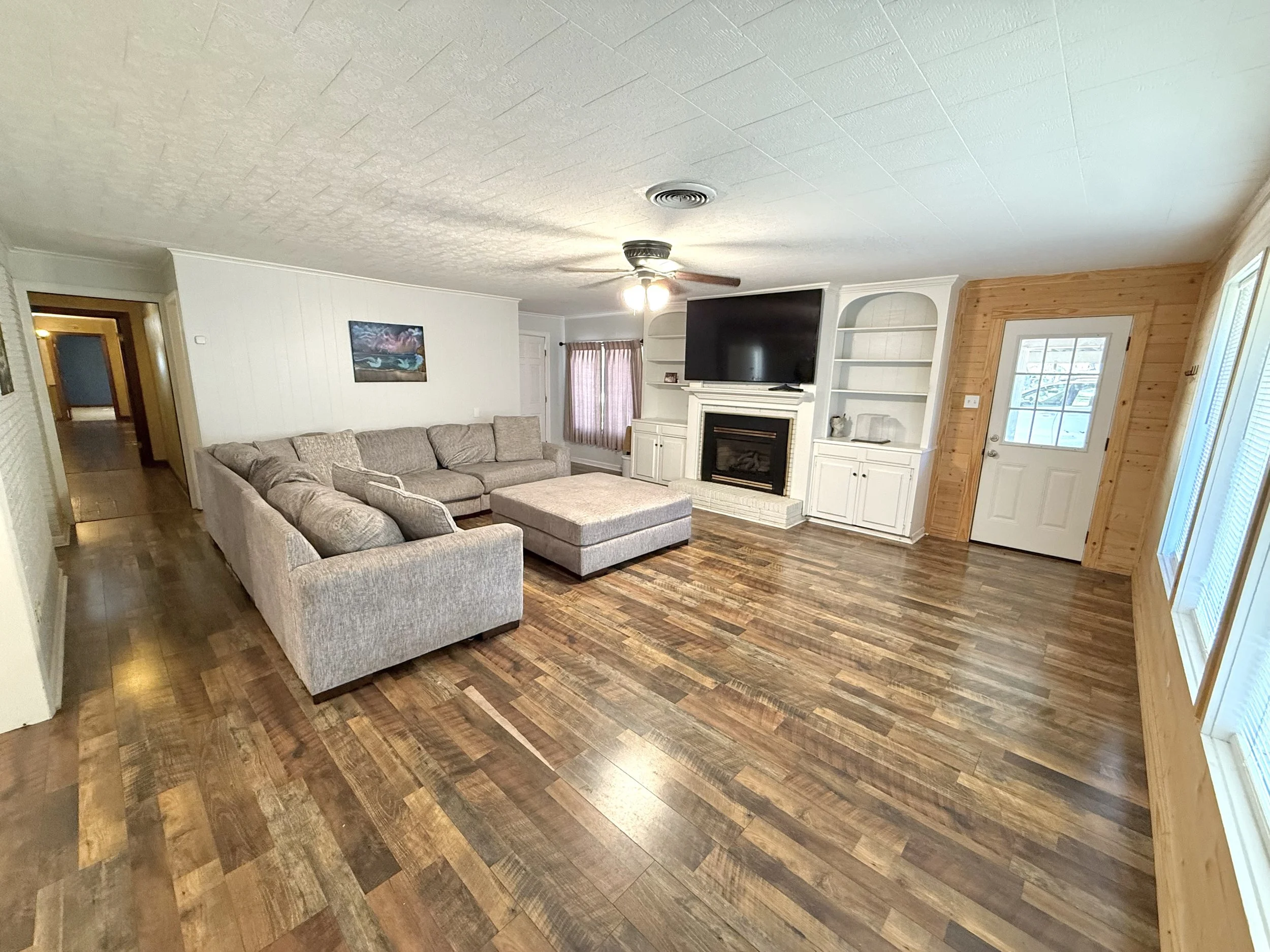 4 Living Room.jpeg