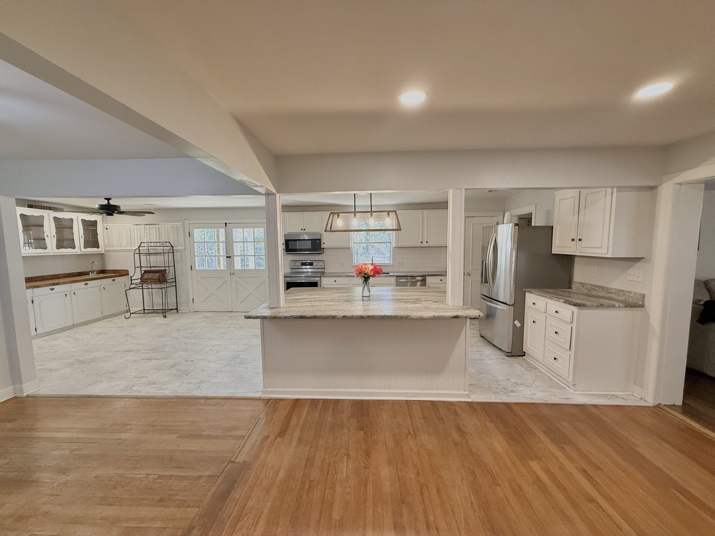 7 Kitchen .jpeg