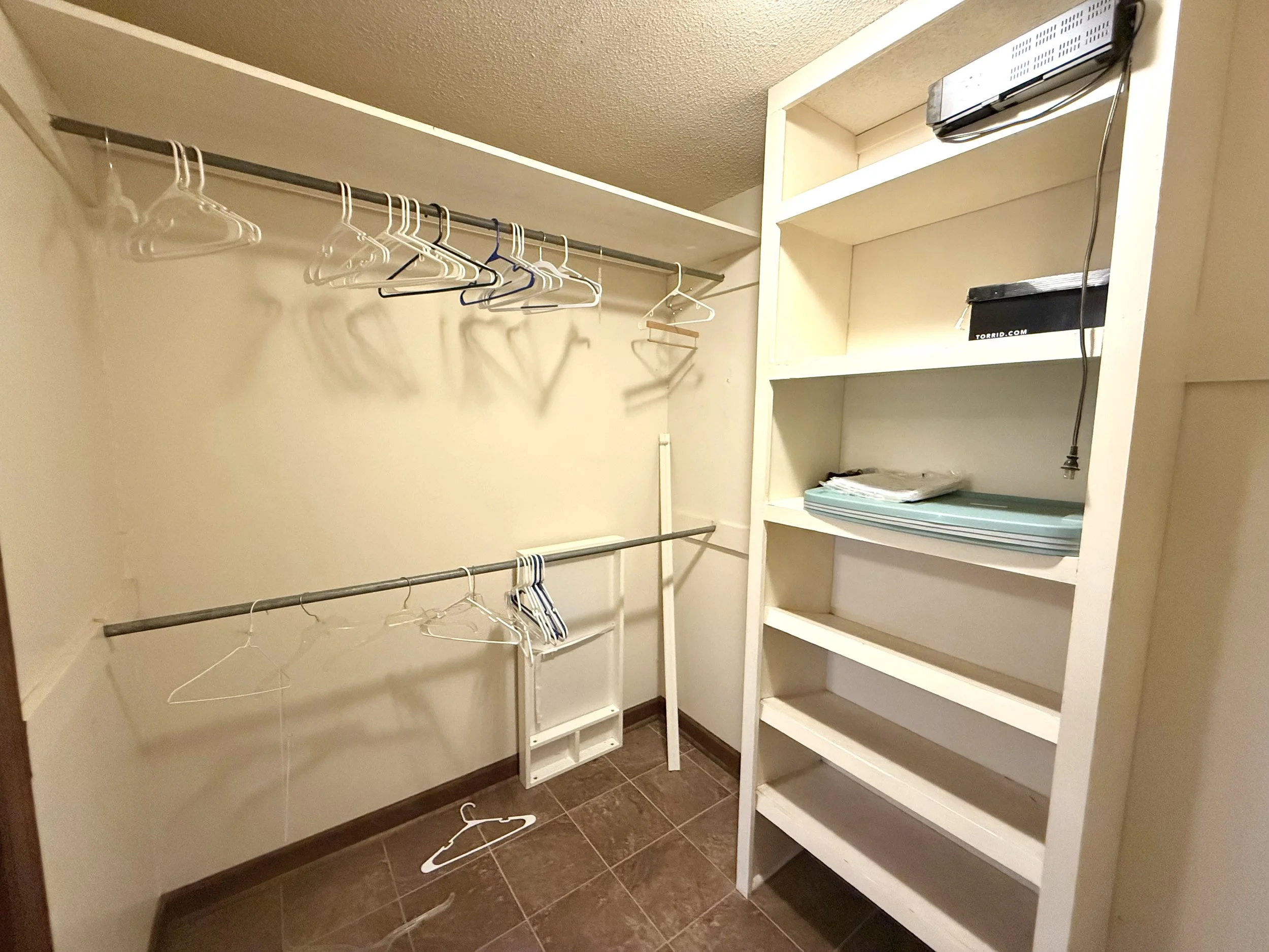 16 Primary closet(2).jpeg