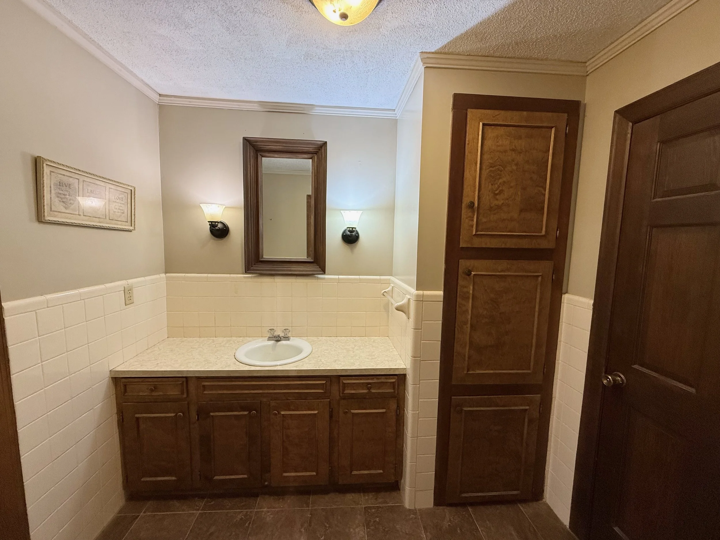 17 Primary Bathroom .jpeg