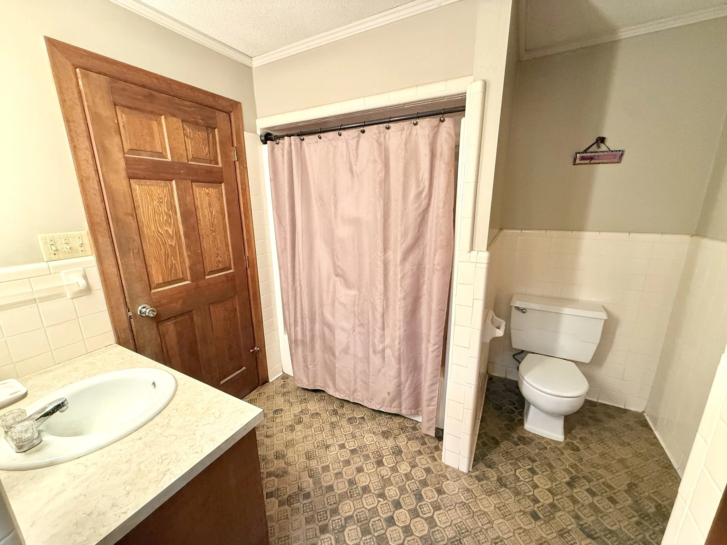 19 Primary Bathroom (3).jpeg