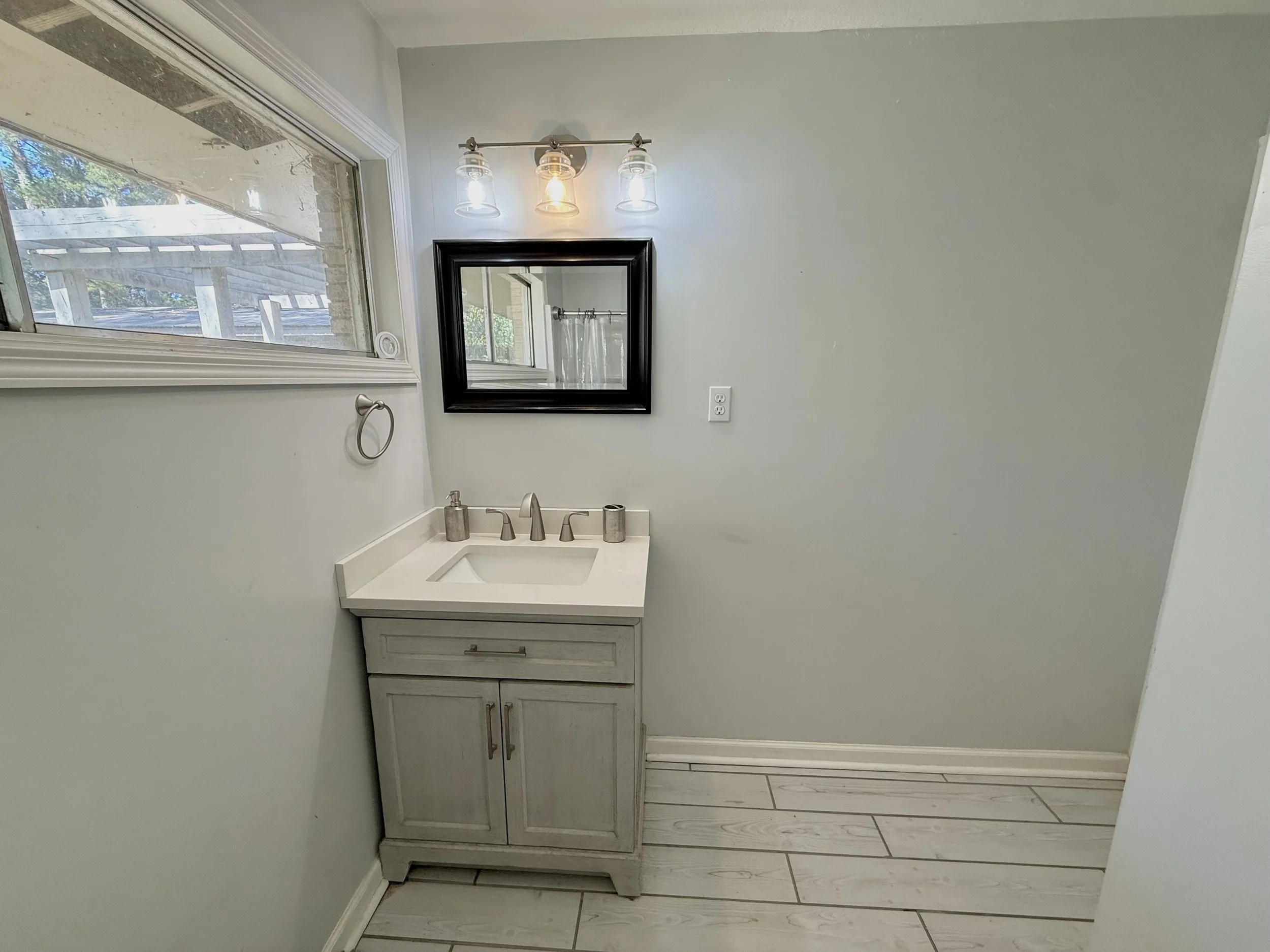 26 2nd Bathroom (3).jpeg