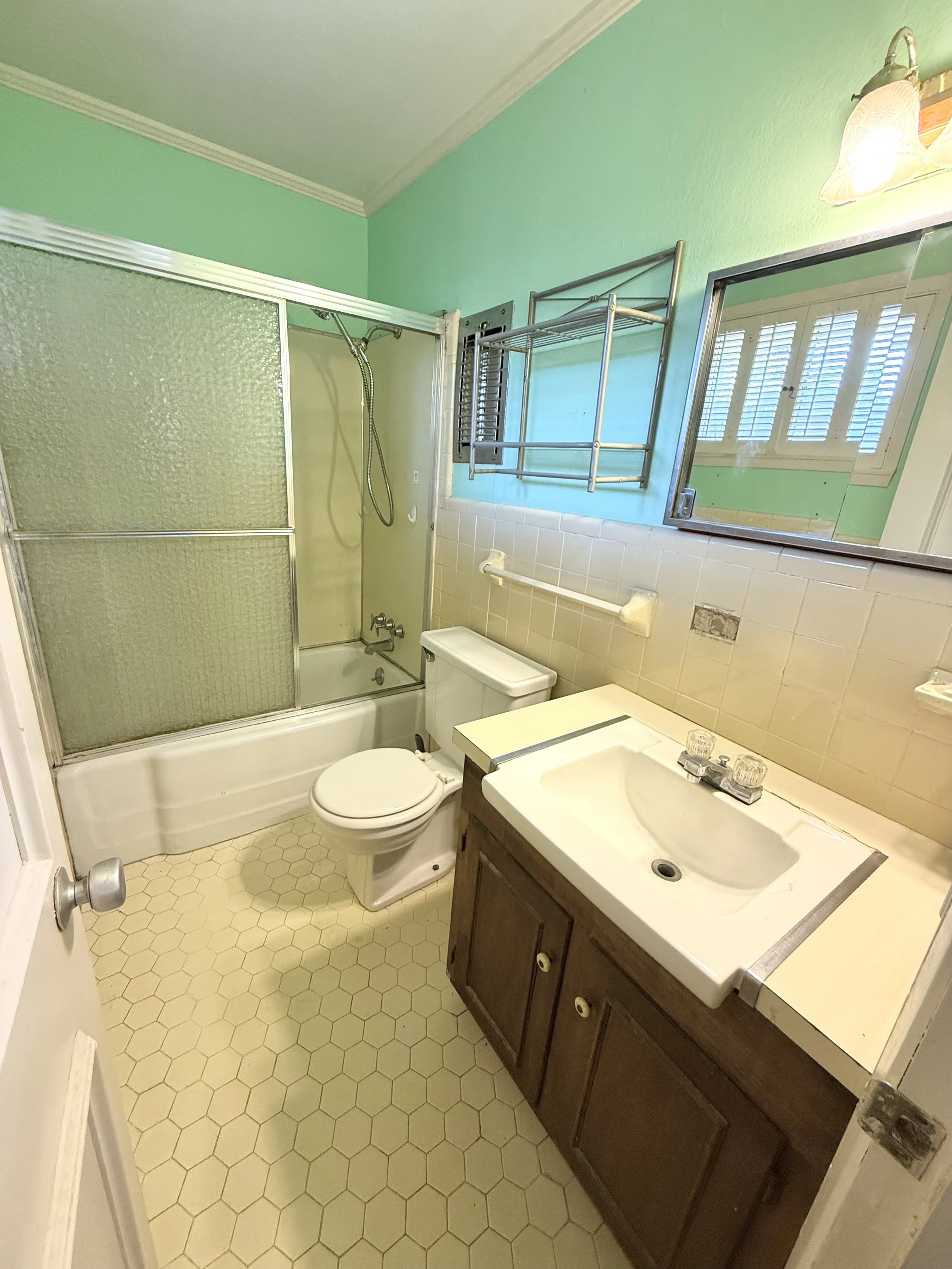 29 3rd bathroom.jpeg