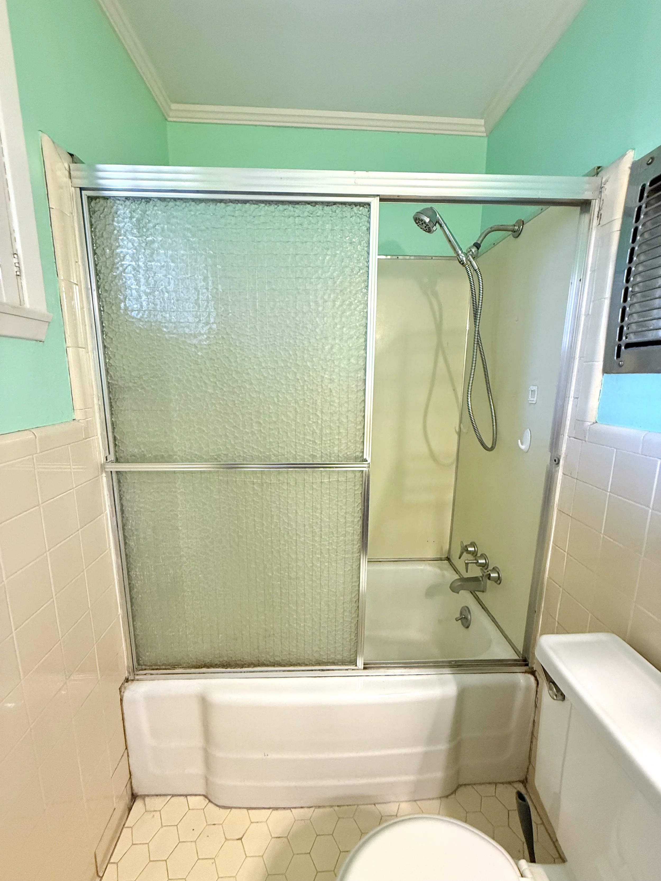 30 3rd bathroom (2).jpeg