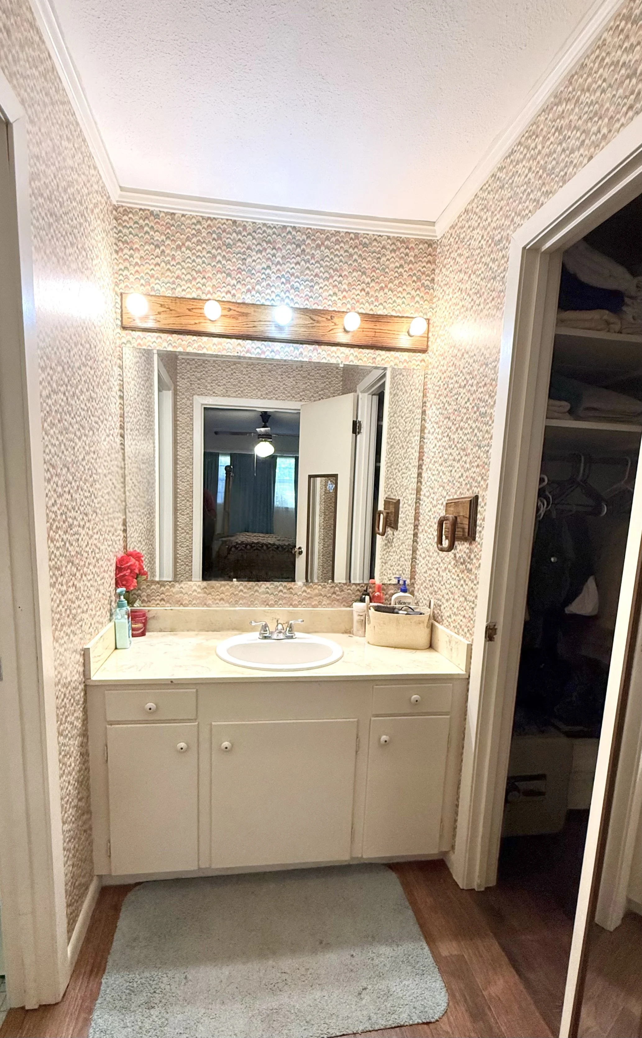 15 Primary Bathroom (1).jpeg