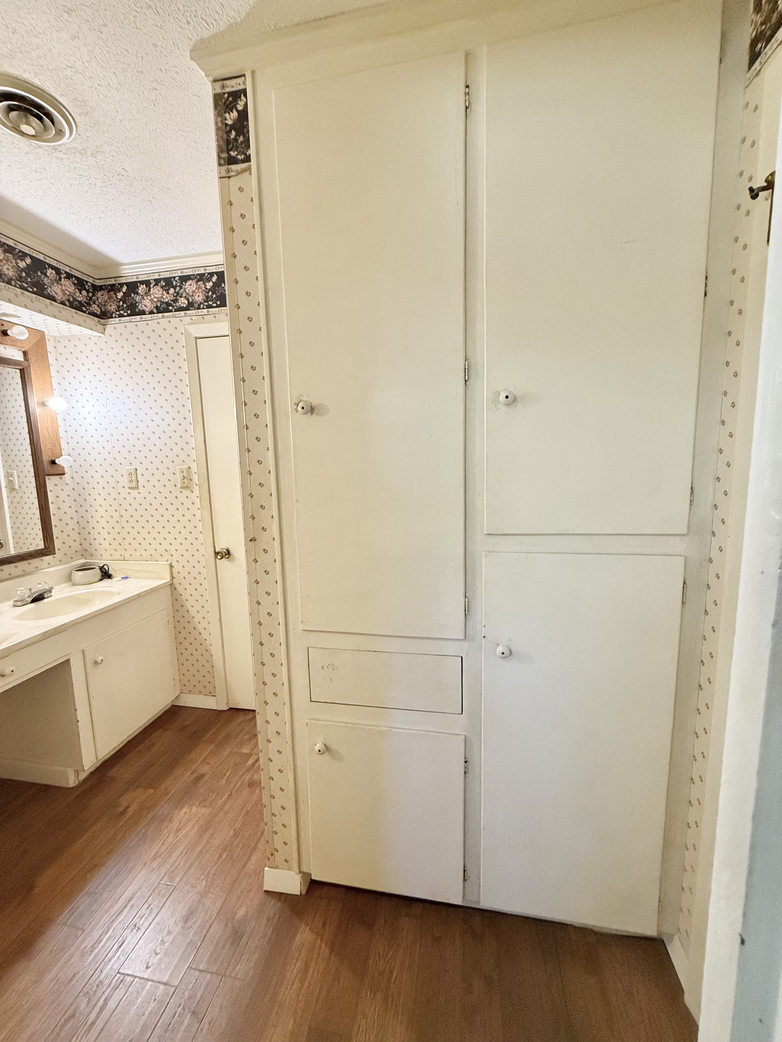 22 2nd bathroom (2).jpeg