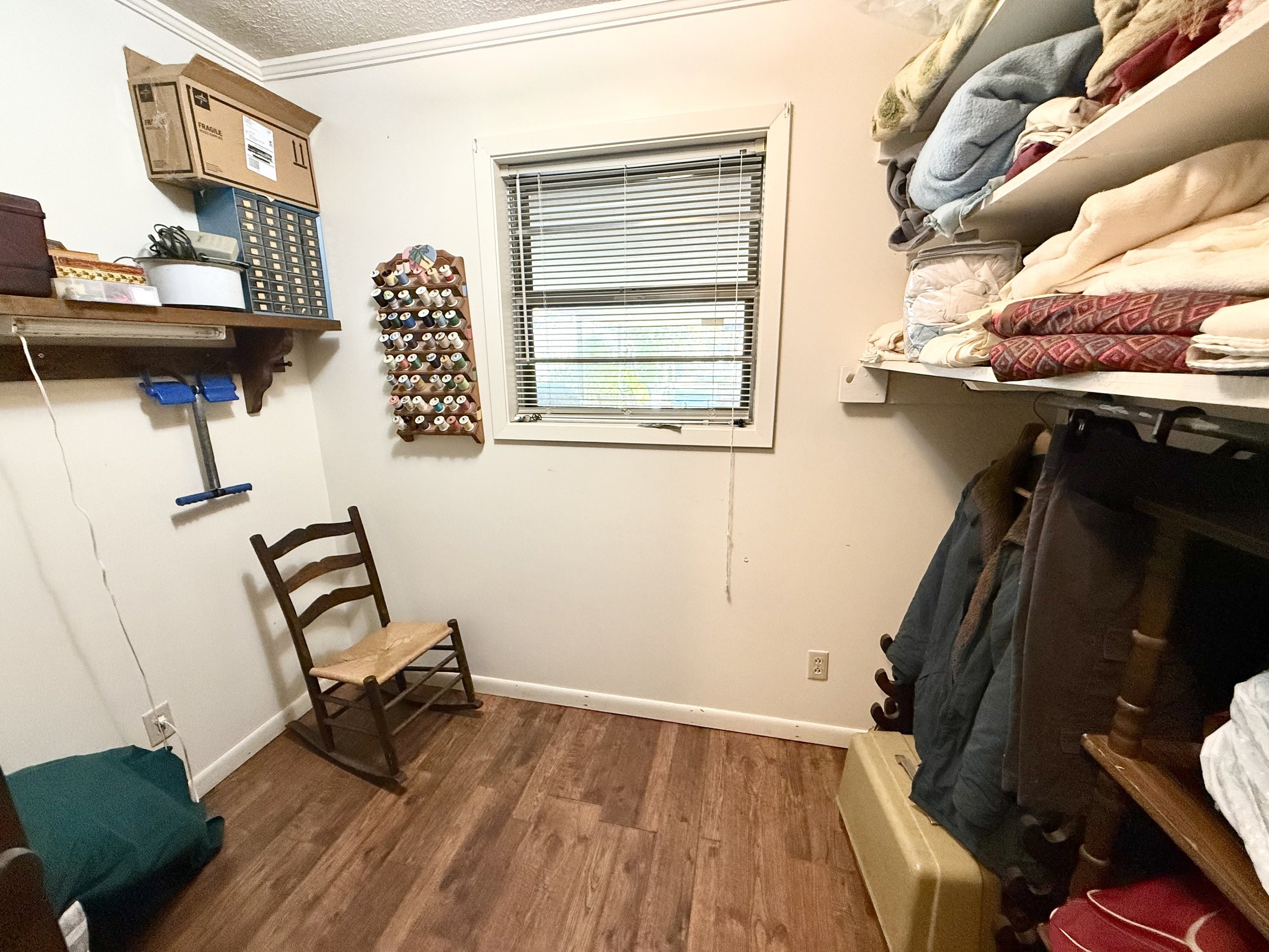 19 2nd Primary Closet.jpeg