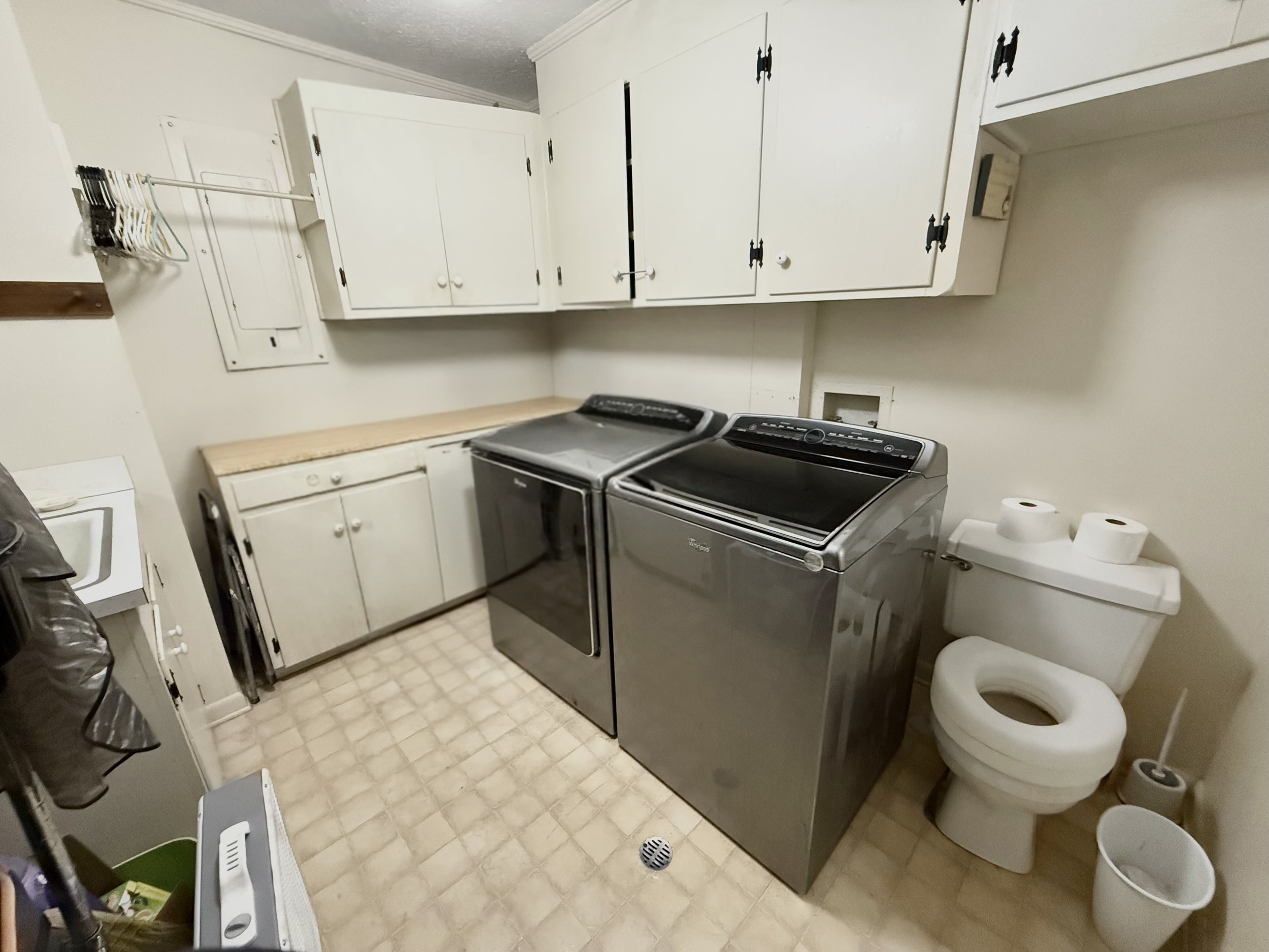 27 Laundry Room with 1:2 bath .jpeg