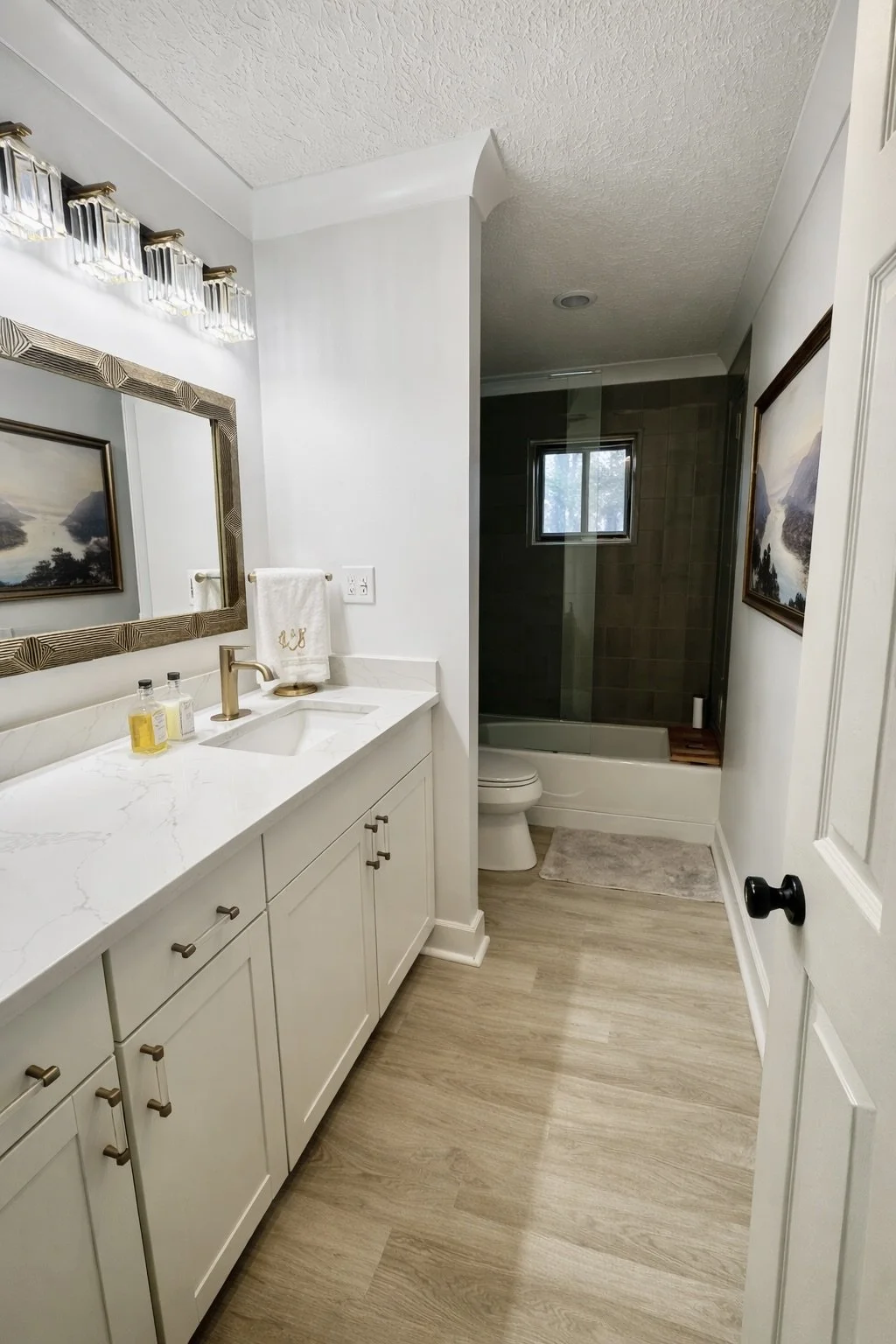 2nd Bathroom.jpeg