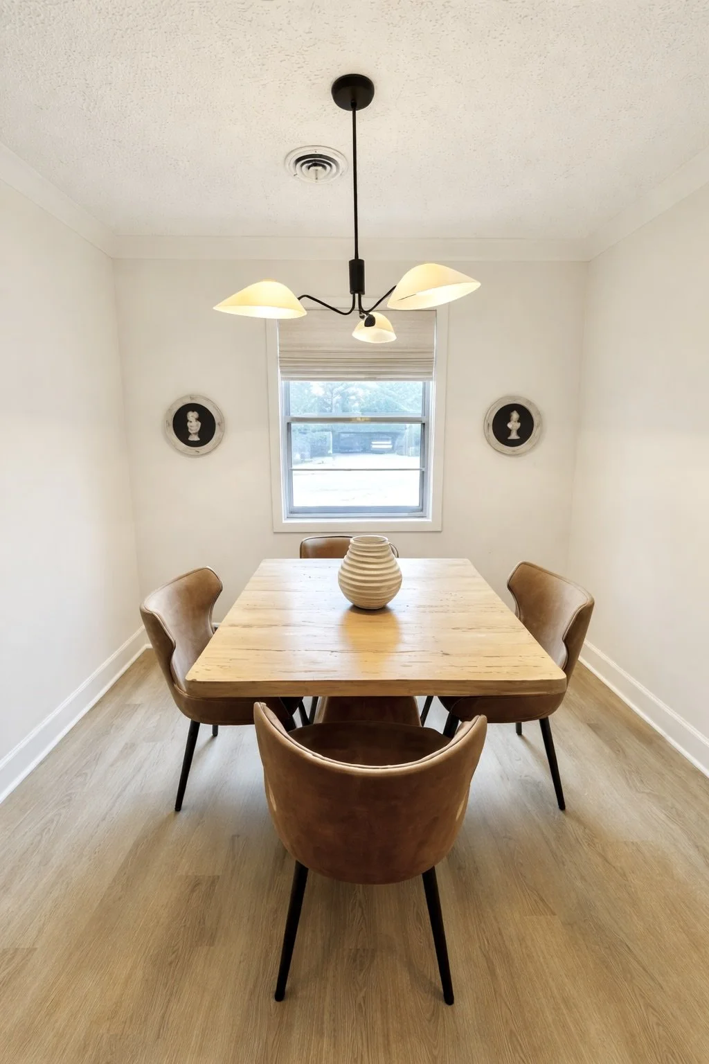 8 Dining room .jpeg