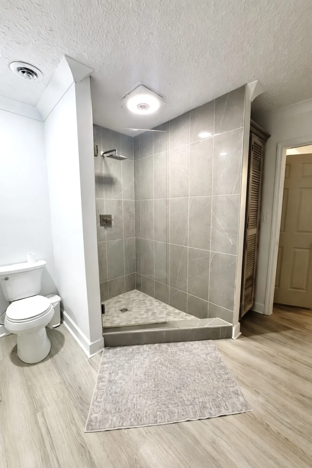 12 Primary bathroom 2.jpeg