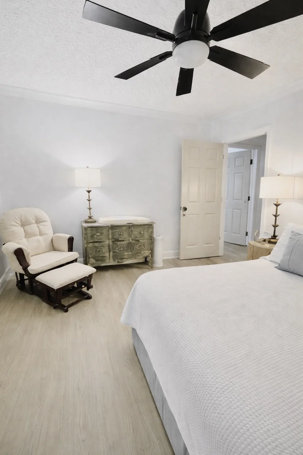 17 2nd bedroom .jpeg