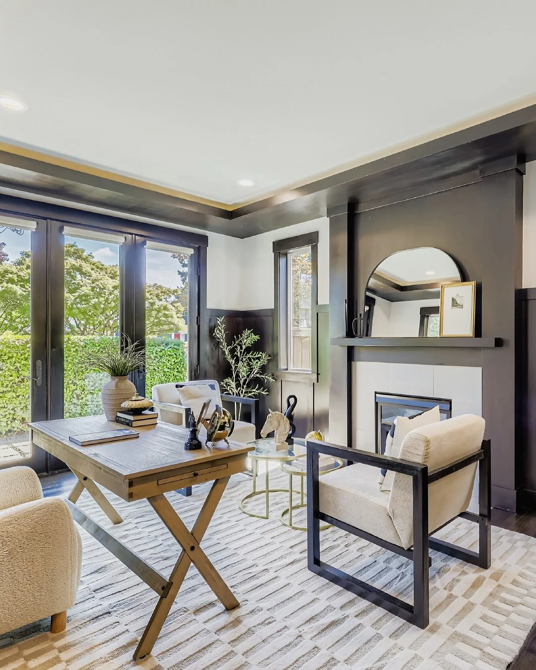 Just sold! 3117 109th Ave SE, Bellevue, WA 98004 — a modern Enatai masterpiece with 6 bedrooms, 5.5 bathrooms, and ~4,280 sq ft of luxe living. Features include soaring ceilings, a chef’s kitchen with dual prep zones, a main level den (or