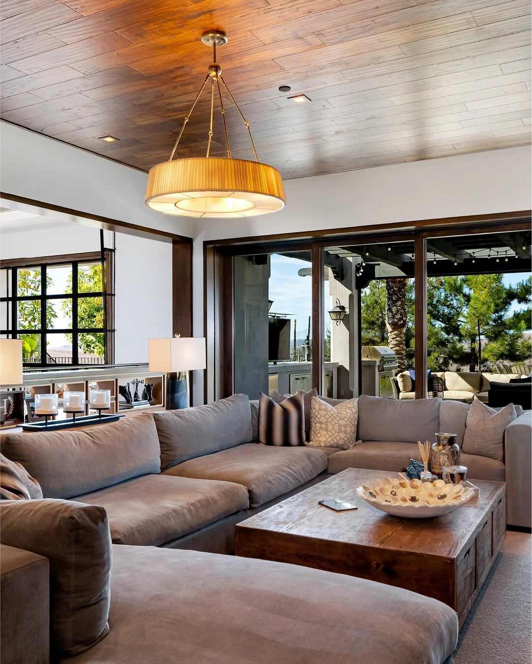 2 Thomas Rd, Ladera Ranch, CA 92694 — a custom contemporary estate in Covenant Hills offering 5 bedrooms, 8.5 baths, and ~7,476 sq ft of luxury living. Features include gourmet chef’s kitchen, full media/game room, saltwater pool and spa,