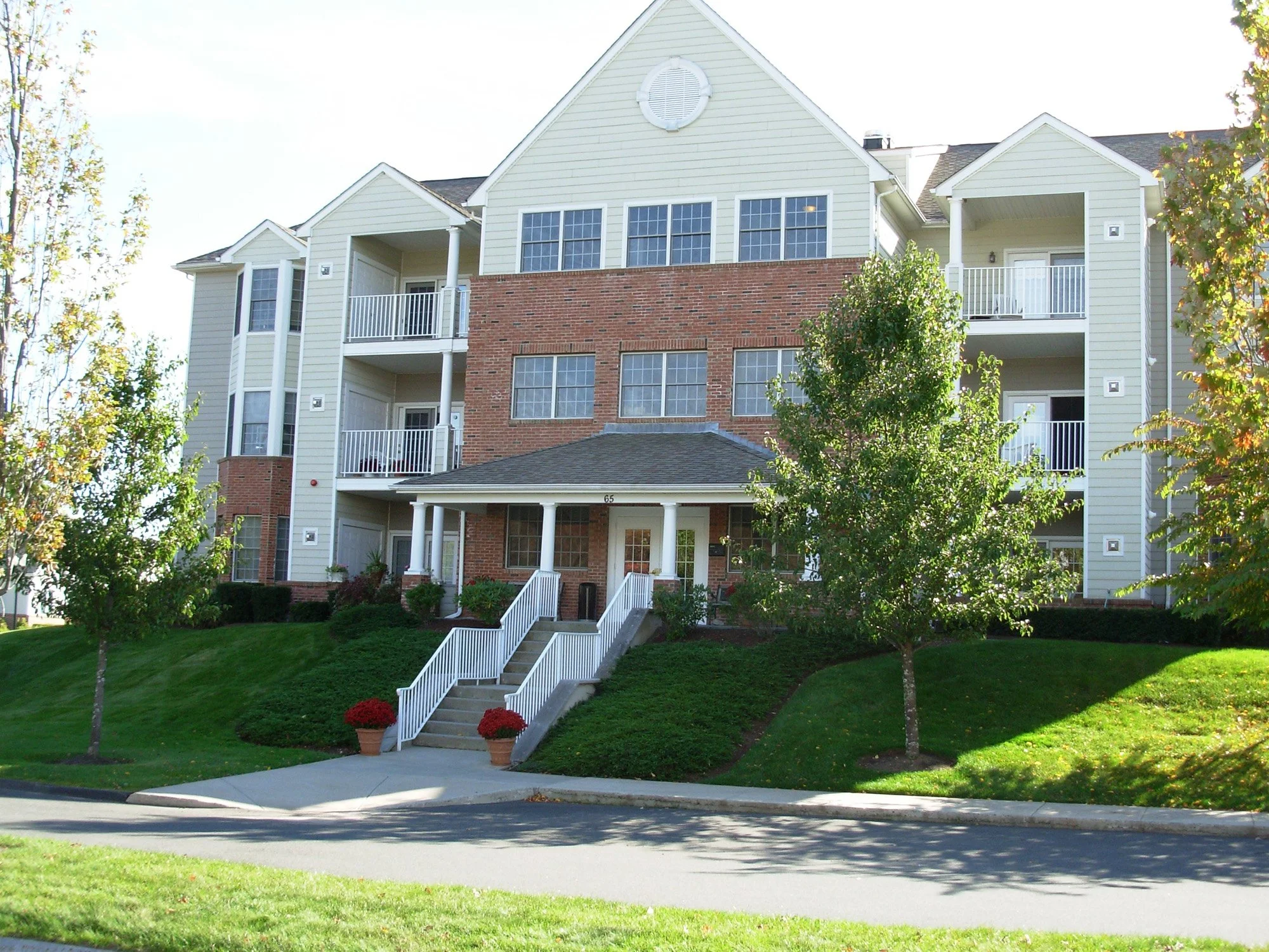 1401 Farmington Avenue 13_Richter Cegan.jpg