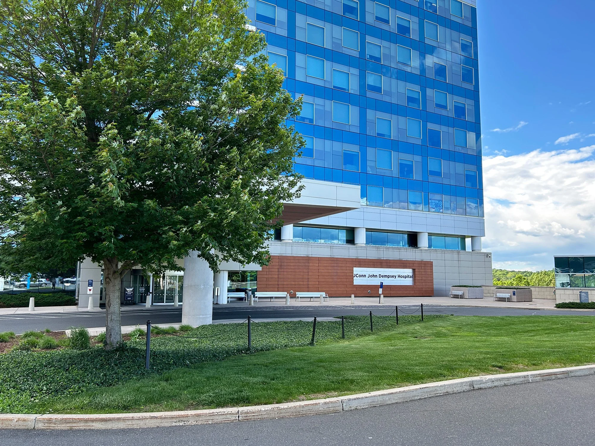 UCHC New Patient Tower 8_Richter Cegan.jpg