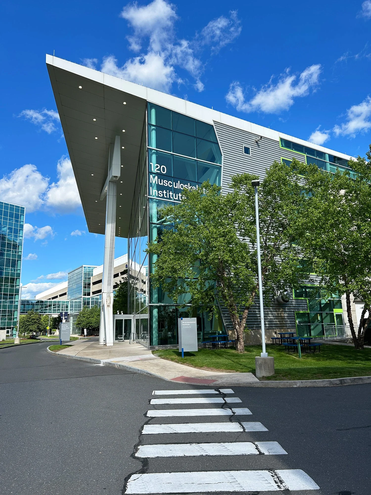 UCHC Medical Arts and Research 2_Richter Cegan.jpg