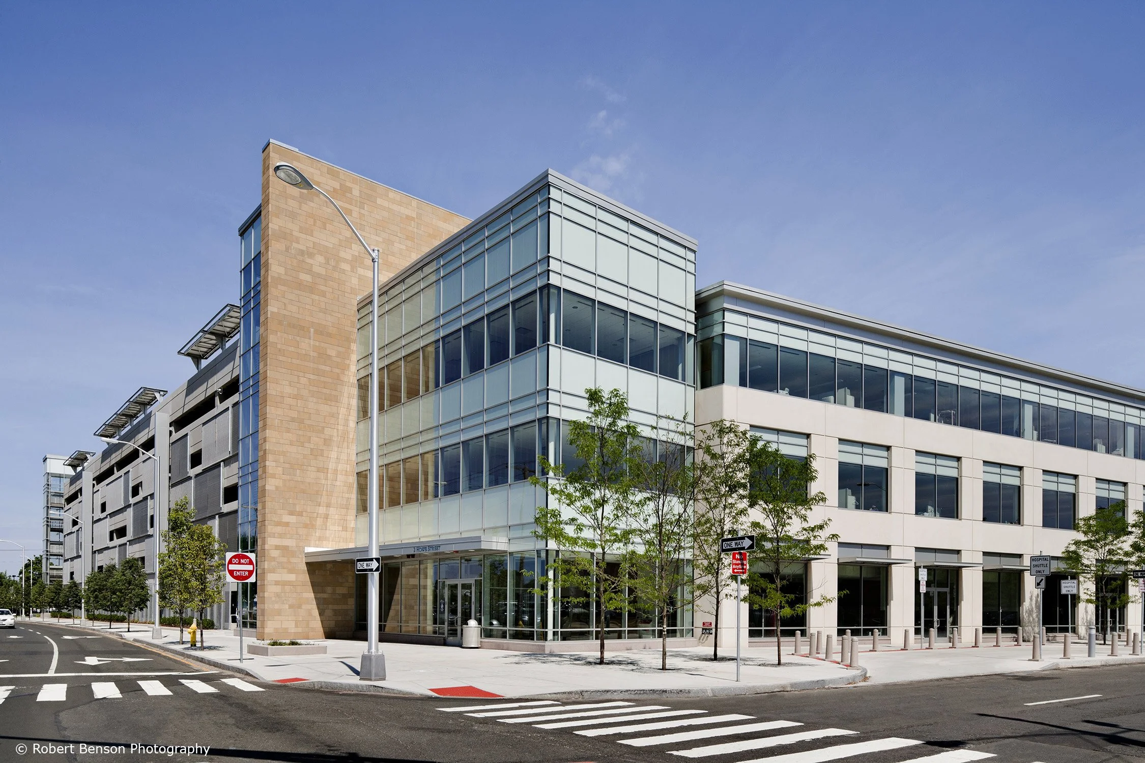 YNHH Howe Street 5_Richter Cegan.jpg