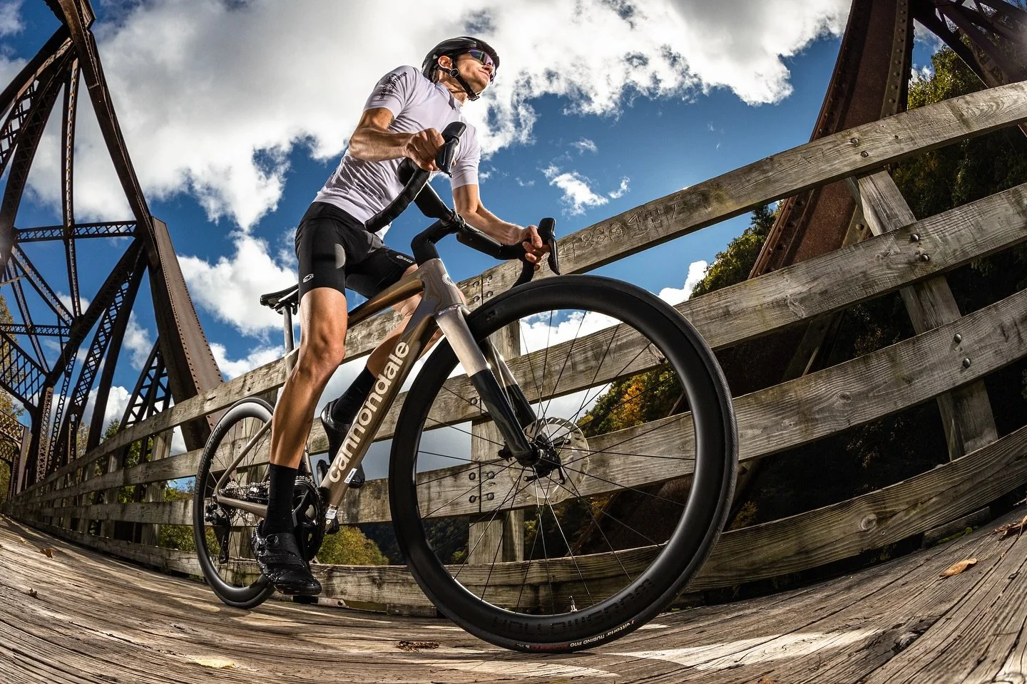 When discussing the Cannondale Spec project, we always knew that we wanted still photography to accompany the final video. The goal throughout the shoot was to convey speed and intensity in a single frame. @joshmcelweephoto mixed his BMX and Commerci