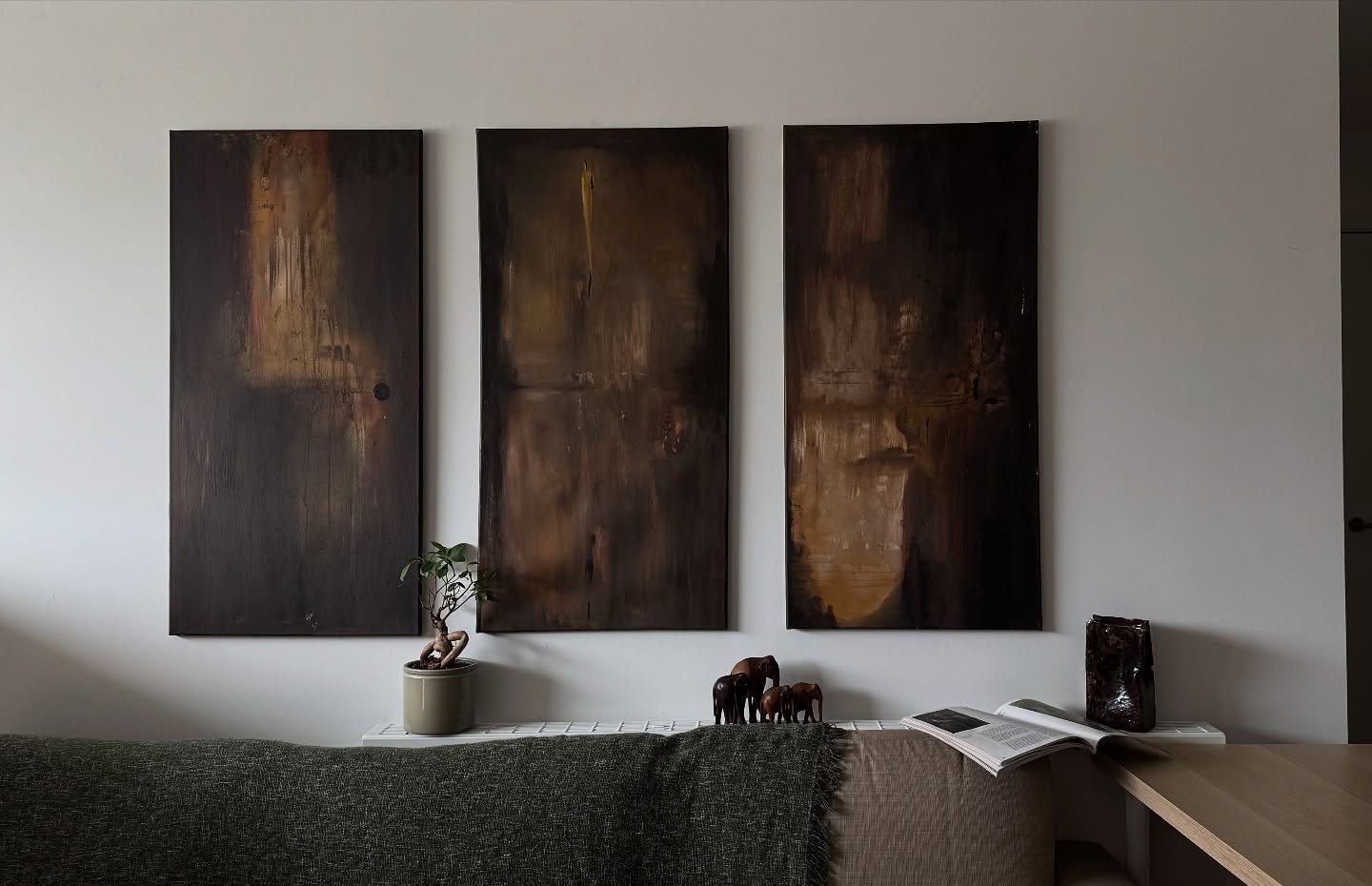 &ldquo;بيتنا دافئ&rdquo; (our home is warm) 

The first art piece for &lsquo;Artwork for the home&rsquo; series, 
For information about the process click the link in my bio 👩🏽&zwj;🎨

100 x 50 cm 
Acrylic on canvas 

#abstractpainting 
#interiordes