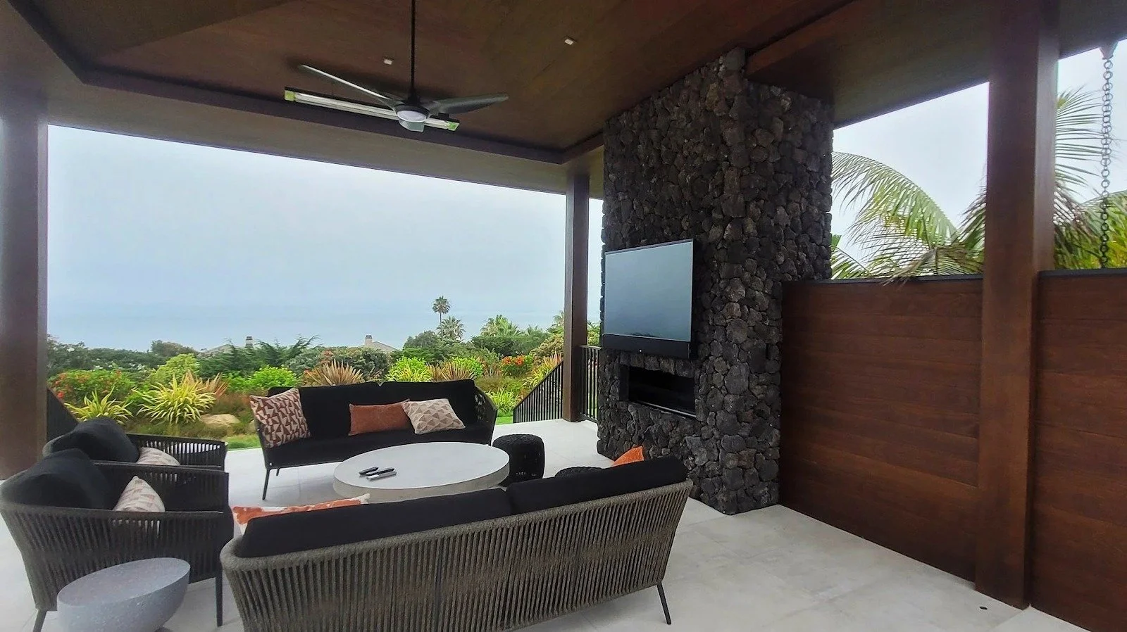 a little peek at the "Ellice" job we finished a while back in Malibu. Why go to Hawaii when you can bring Hawaii to you? This lava rock was tricky but rewarding to work with. Doesn't matter what kind, if its its a type of stone, we can make