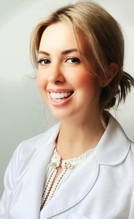 Lisa MMF Advisor Headshot .png