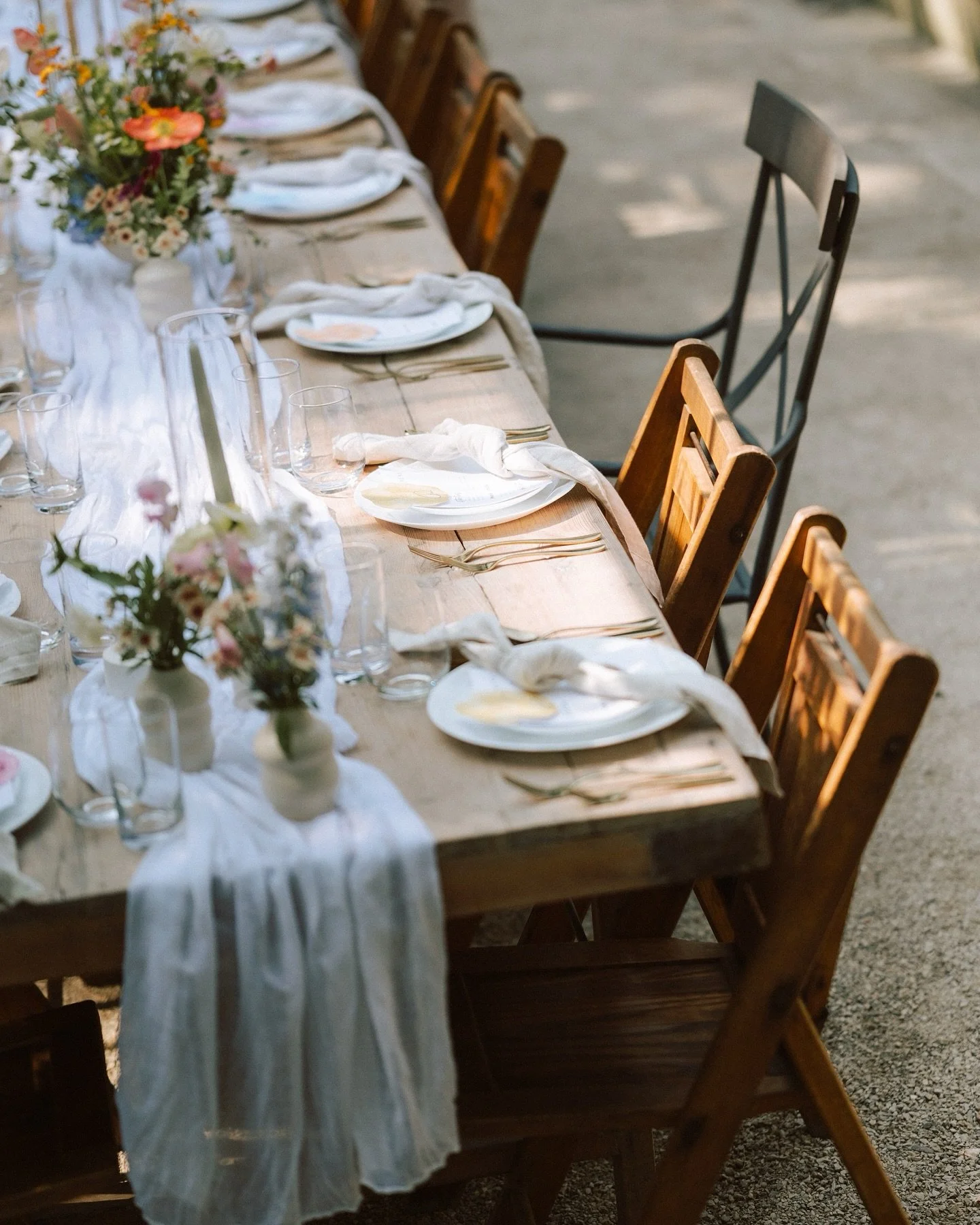 Dreaming of sunshine and green grass and the memories we will make in 2026. I am proud to announce for the first time since the pandemic that my books are closed this early in a season. Now booking for weddings in 2027 ❤️
.
#michiganweddingphotograph