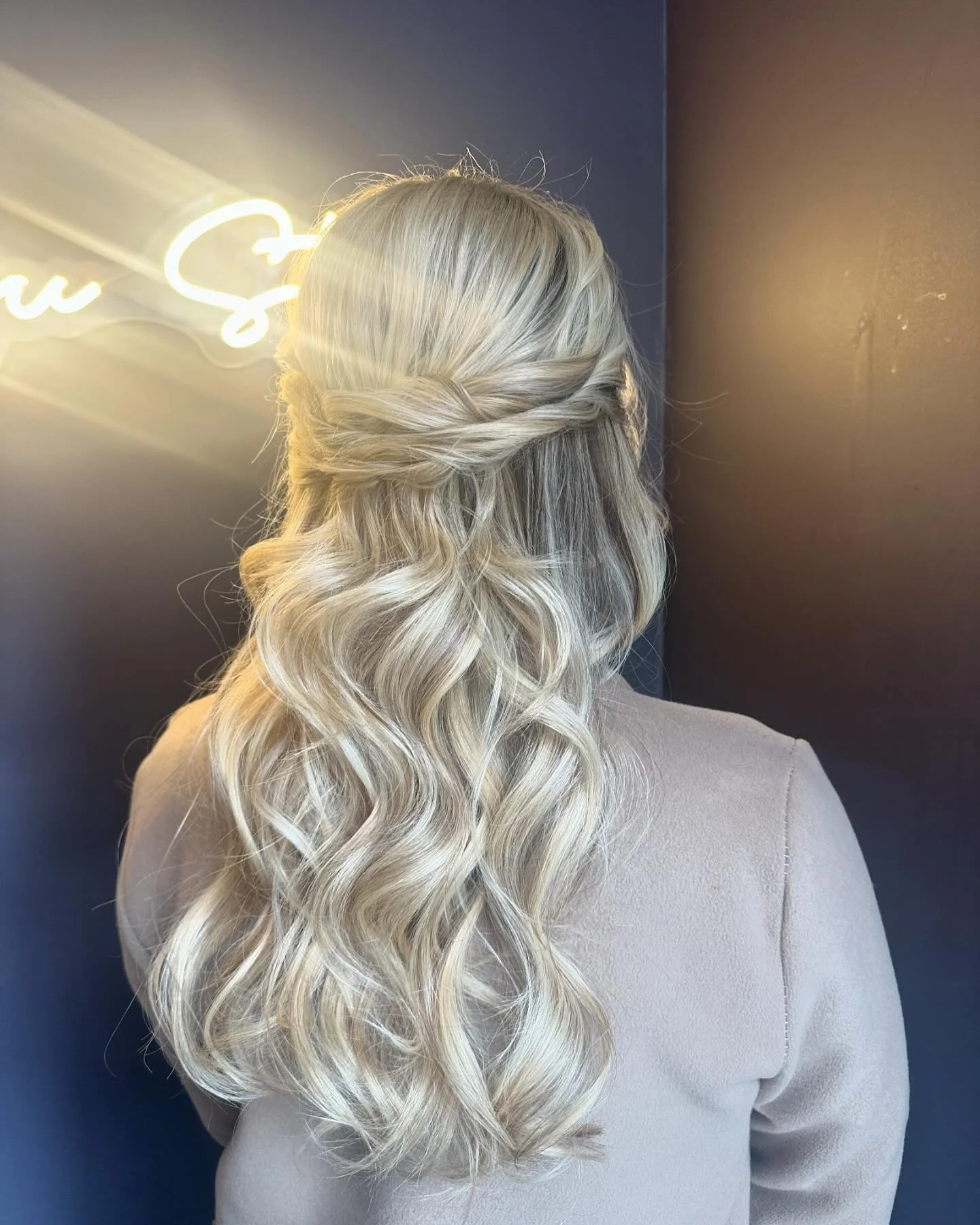 Wedding guest hair. ✨ 

#brooklynsalon #brooklynwedding #nycweddings #brooklynhairstylist #weddingstyle #nychairstylist