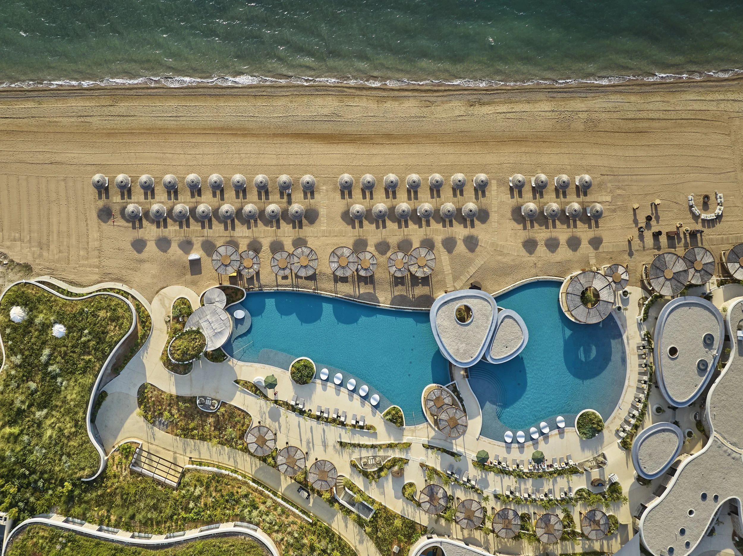 Creme Mandarin_Oriental_Costa_Navarino_-_Ormos_Aerial.jpg