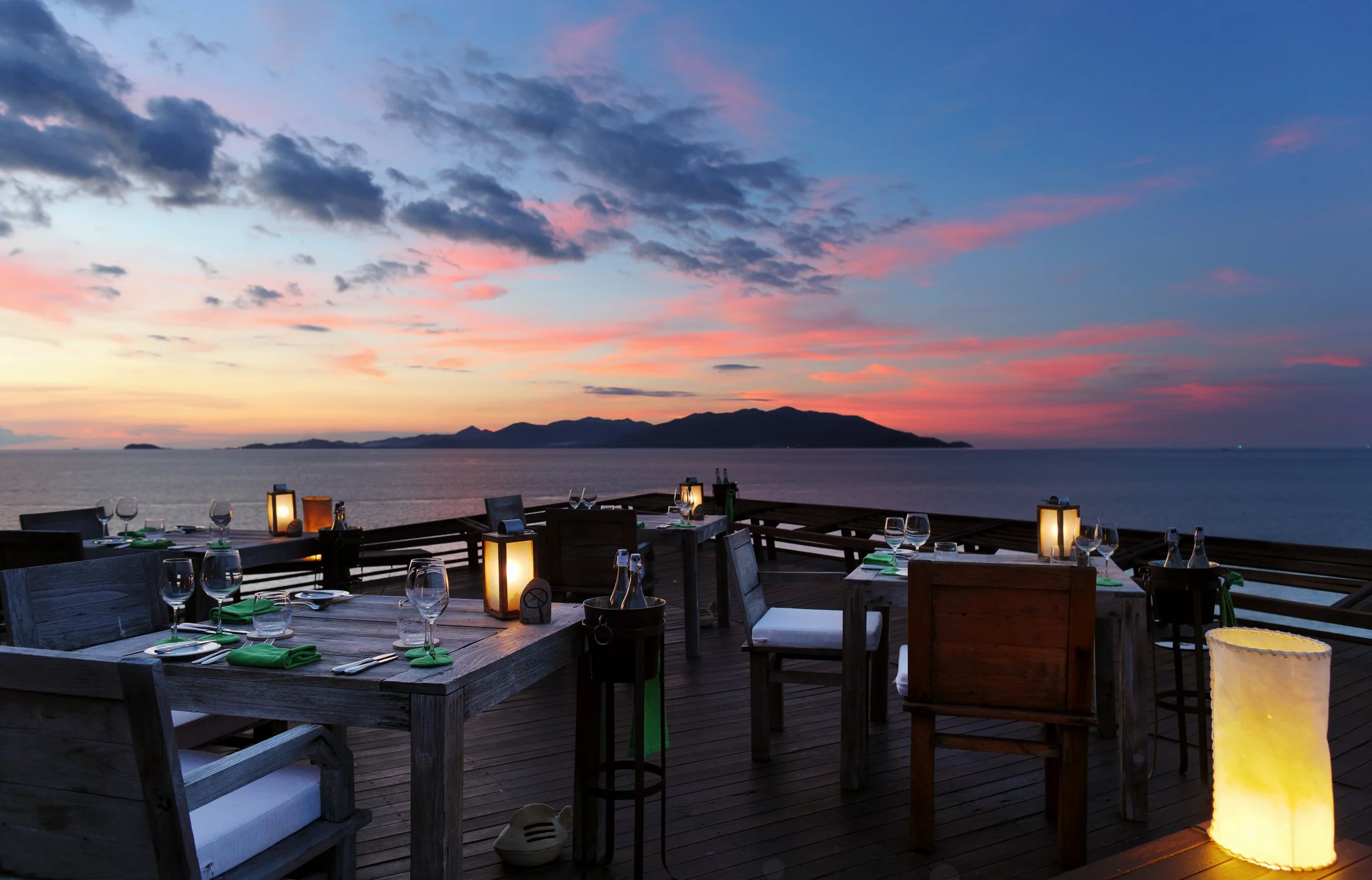 Six Senses - Samui - Dining on the Rocks.jpg