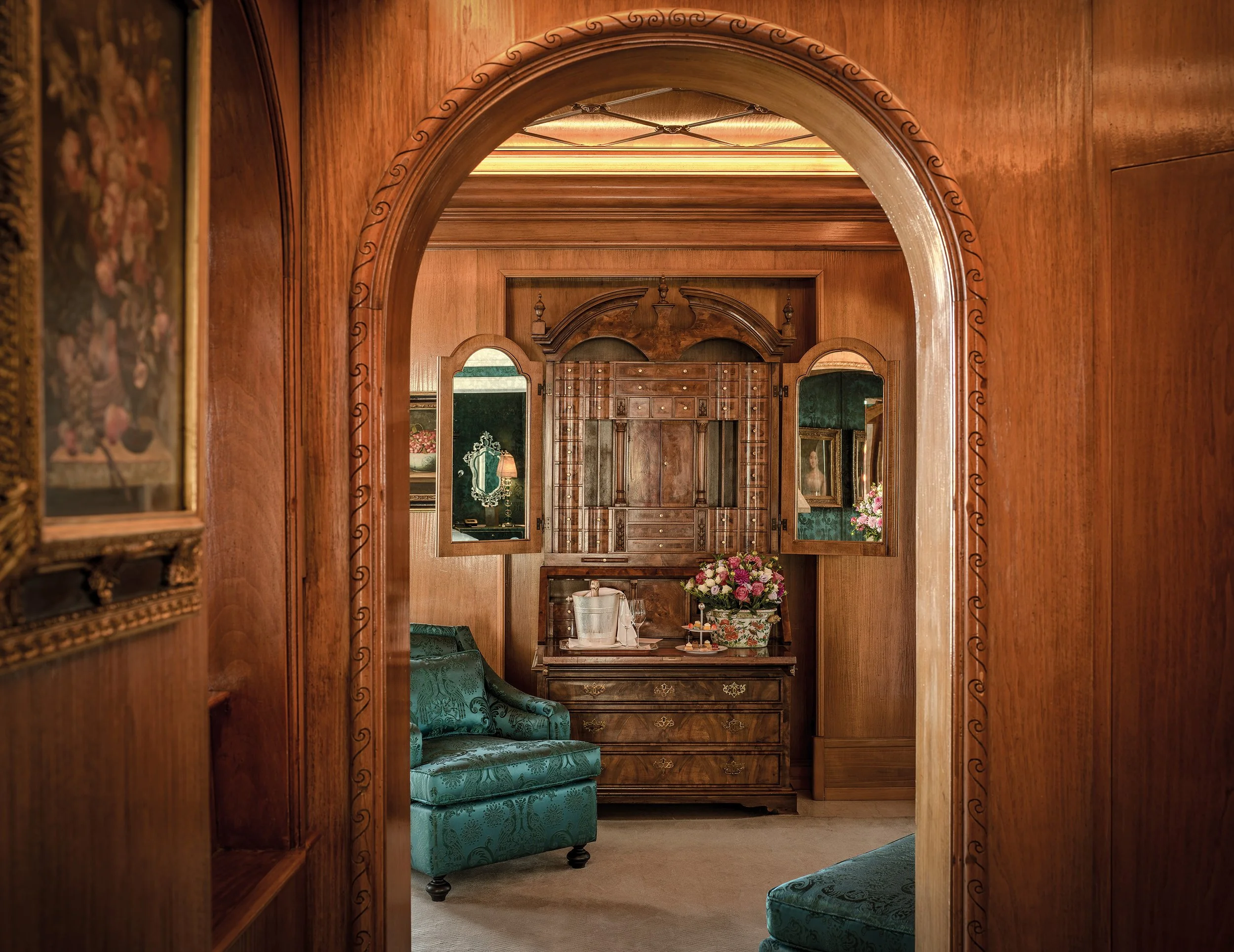 Villa Medici living room Battistessa luglio 2023  (2).jpg