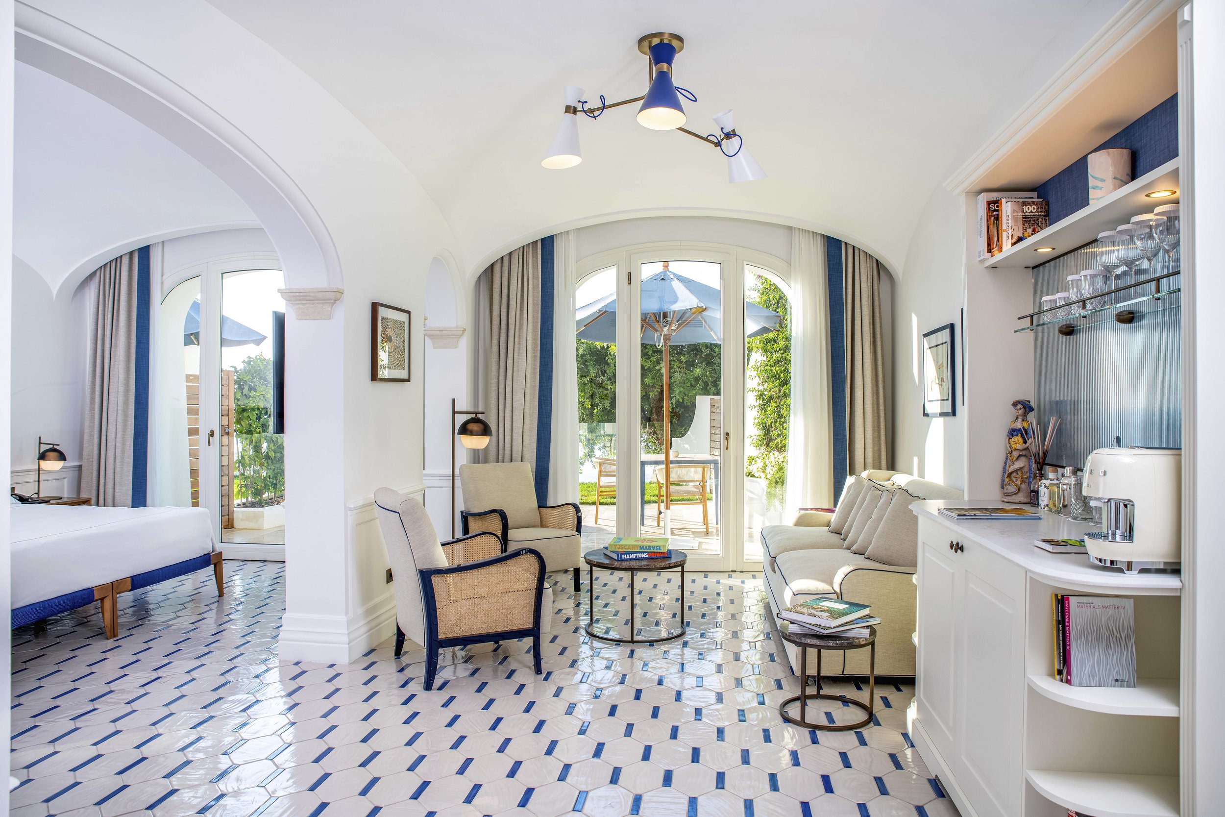 Copia di 701 Deluxe suite with pool.jpg