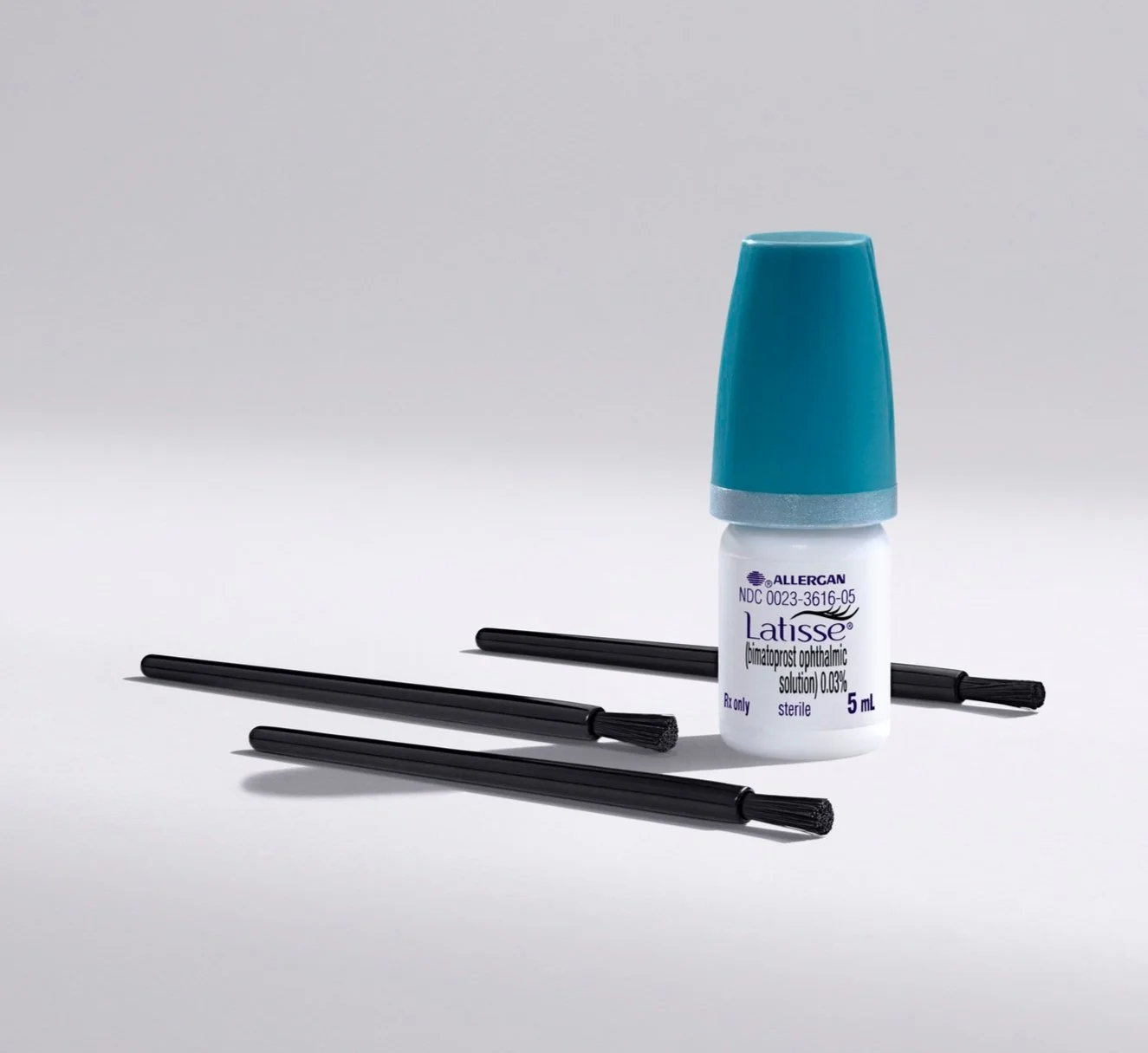 GATES_LATISSE_BOTTLE_SHOT06_v4_QC_R300.jpg