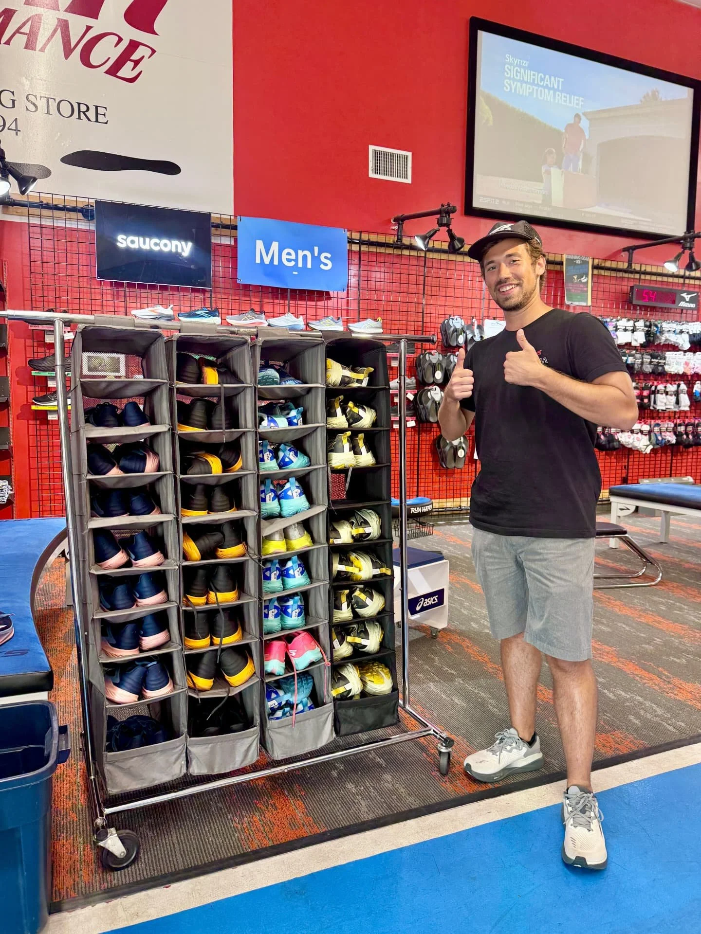 Another Run Happy Hour in the books! 🍻👟
We had a blast hitting the miles with the Altra Torin &amp; Wild demos, sipping on cold beers courtesy of Altra, and enjoying another night with our running crew.

Huge shout out to @kiwadoirunner for capturi
