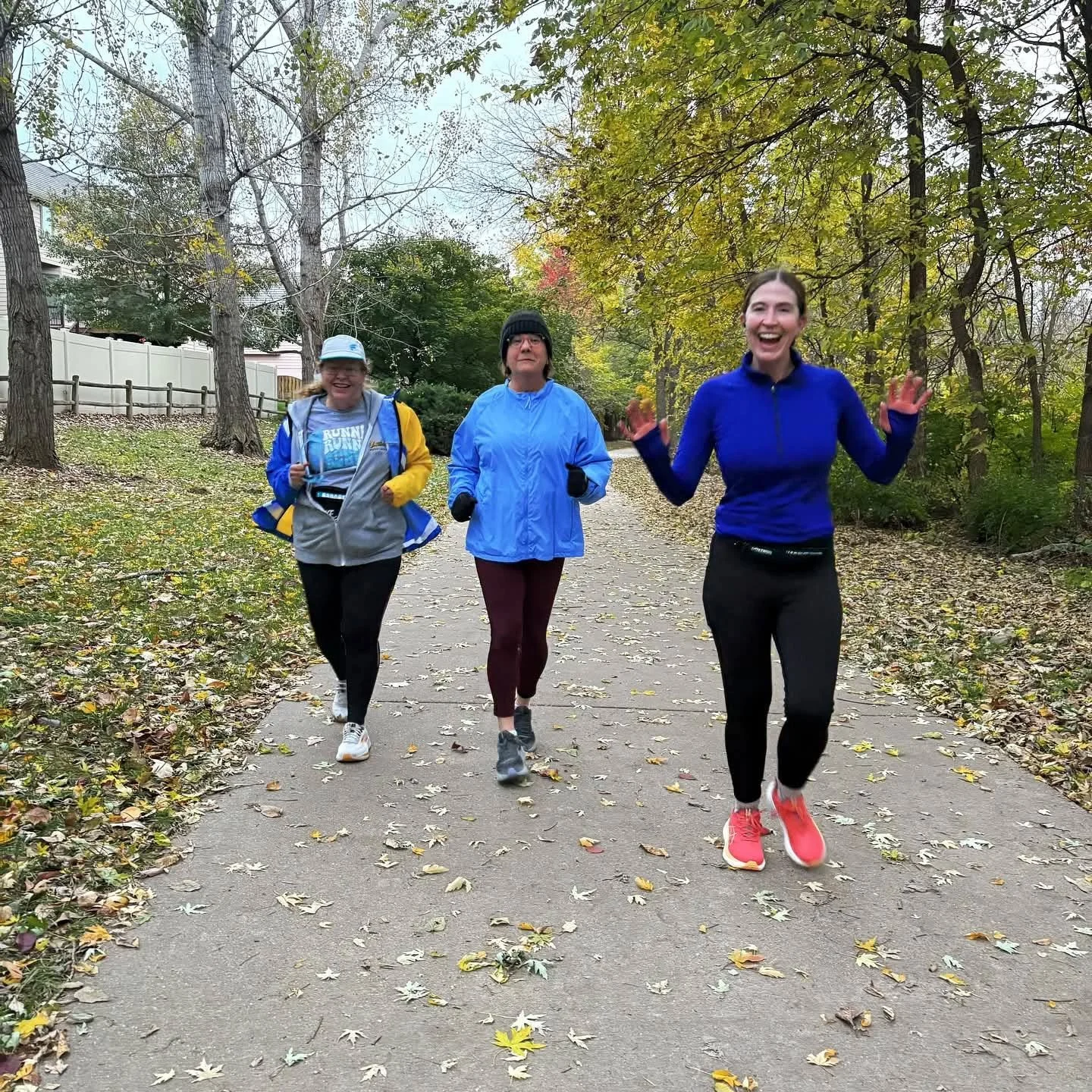Tomorrow morning = good friends, easy miles, and Halfsy weekend energy!
8 AM | Peak Performance West 156th and Maple 
Can&rsquo;t wait to see you there 💛
#GoodLifeHalfsy #RunToPeak #OmahaRunningCommunity