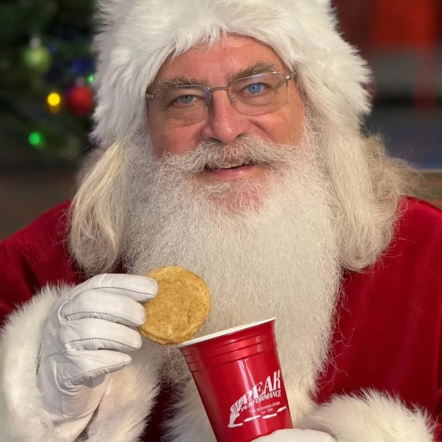 🎅 Santa is coming to Peak Performance!
Join us on Saturday, December 20 for a festive, family-friendly day at the 78th &amp; Cass Street store.

📸 Free Santa photos: 12&ndash;3 PM
🏃 Family Fun Run: 2 PM (~1&ndash;2 miles, stroller-friendly &mdash;