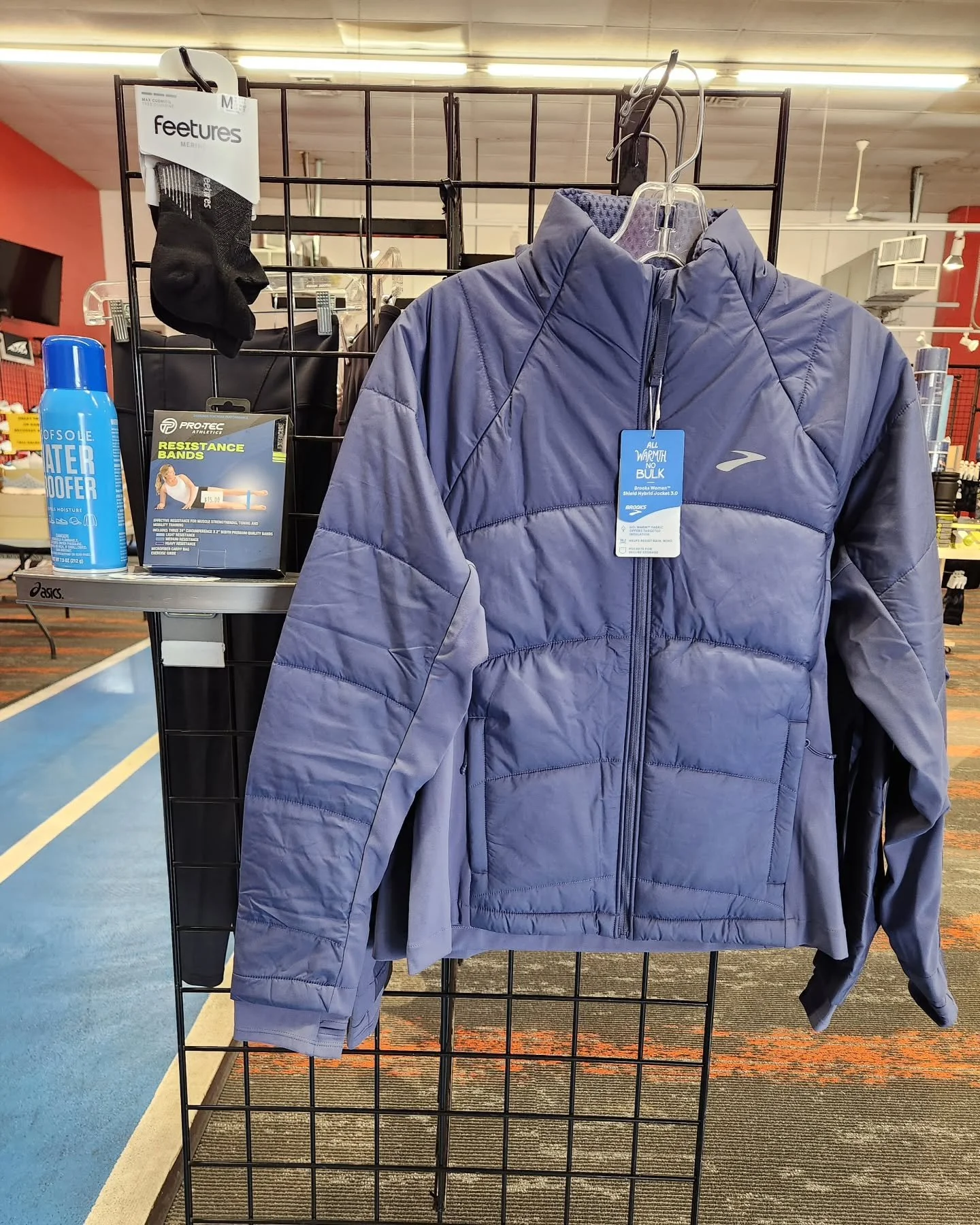 🎁 Gifts for Every Runner 🎁
From cozy apparel and stylish hats to socks, nutrition, and strength &amp; recovery tools &mdash; we&rsquo;ve got something for everyone on your list!

Not sure where to start? 🏃&zwj;♀️
Ask one of our sales associates to