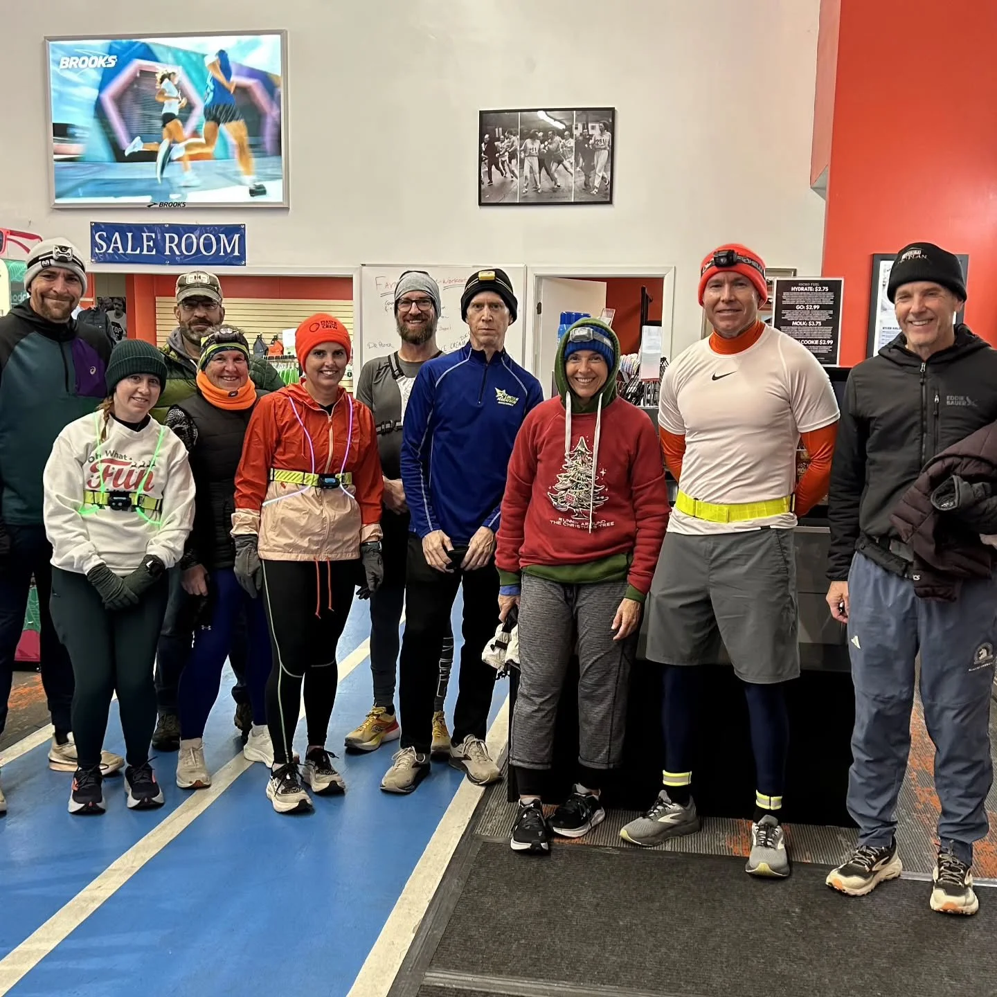 Omaha Running Club Wednesday Night Crew! 💙🏃&zwj;♀️🏃&zwj;♂️✨
Another strong turnout at Peak Cass last night &mdash; miles, mittens, Christmas-tree glow, and the best running community around. Thanks to everyone who bundled up and showed up. You mak