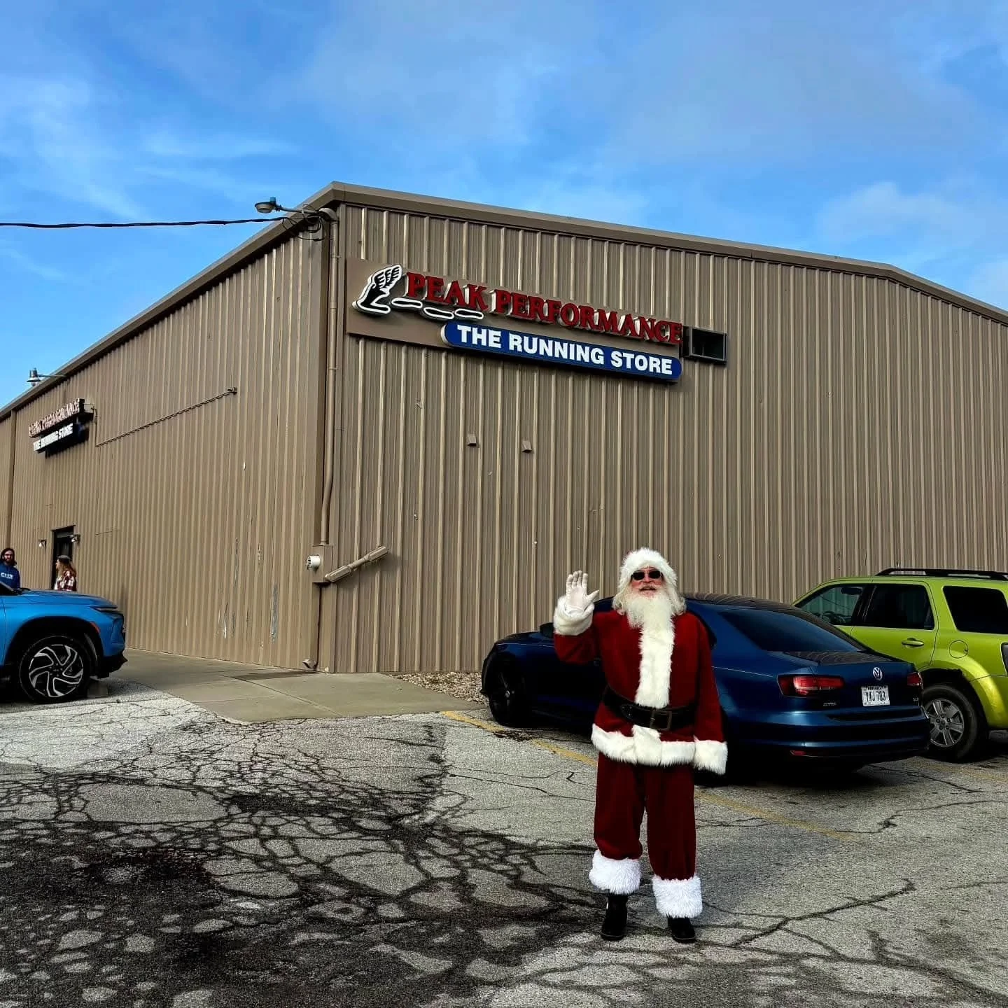 If you&rsquo;re looking for holiday fun + community vibes, Peak (78th &amp; Cass) is the place to be TODAY 🎄🏃&zwj;♀️🎅✨️

🎅 Santa at Peak 12 - 3 PM
📸 Free photos with Santa
☕ Cookies &amp; hot cocoa
🎶 Live music
🧸 Bring a toy donation + score a