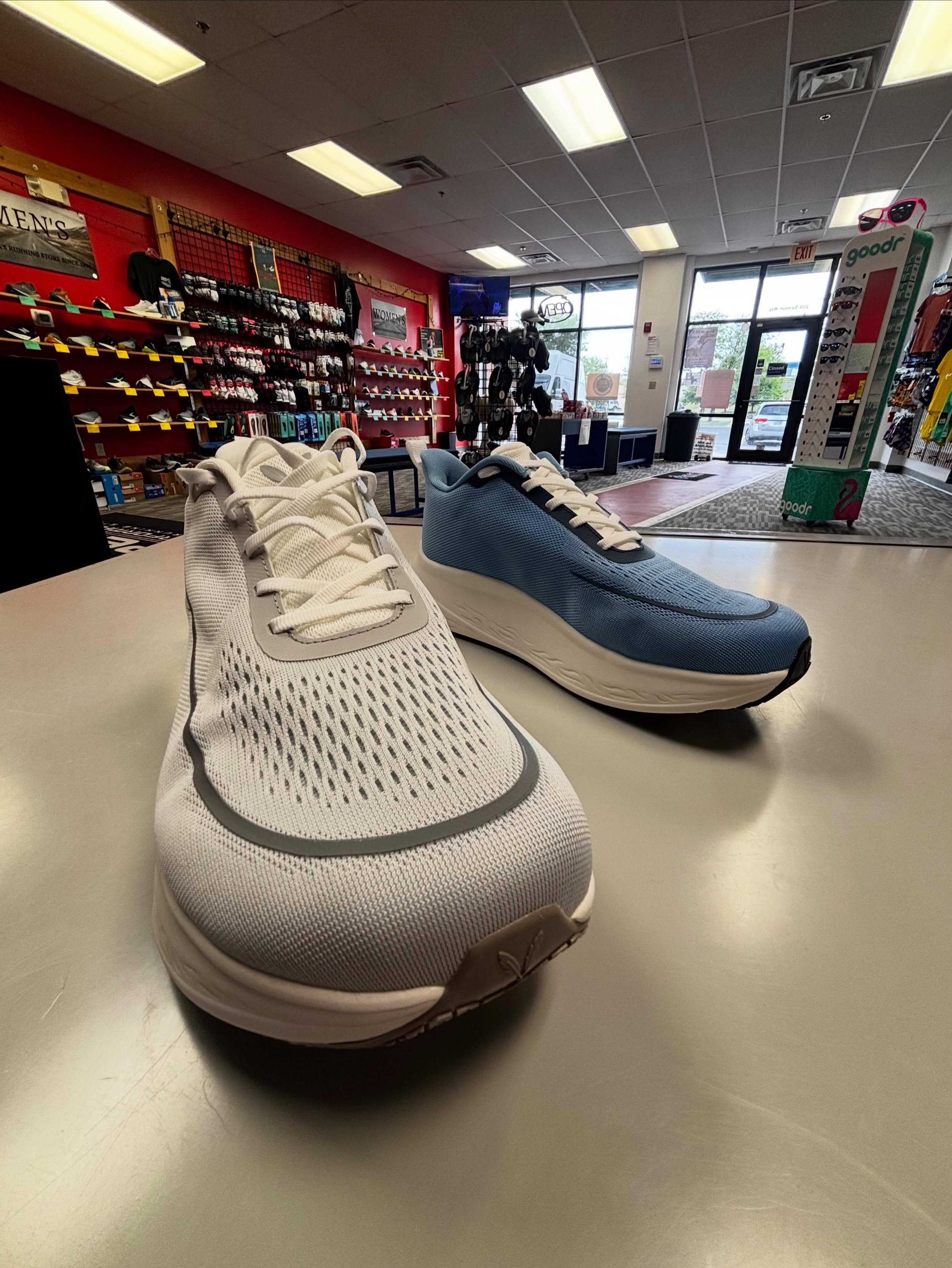 Brand new to Peak - ONLY in BELLEVUE. @velocirunning Ascent for women and Mesa for men. 
All the toe space with a traditional heel to toe drop.