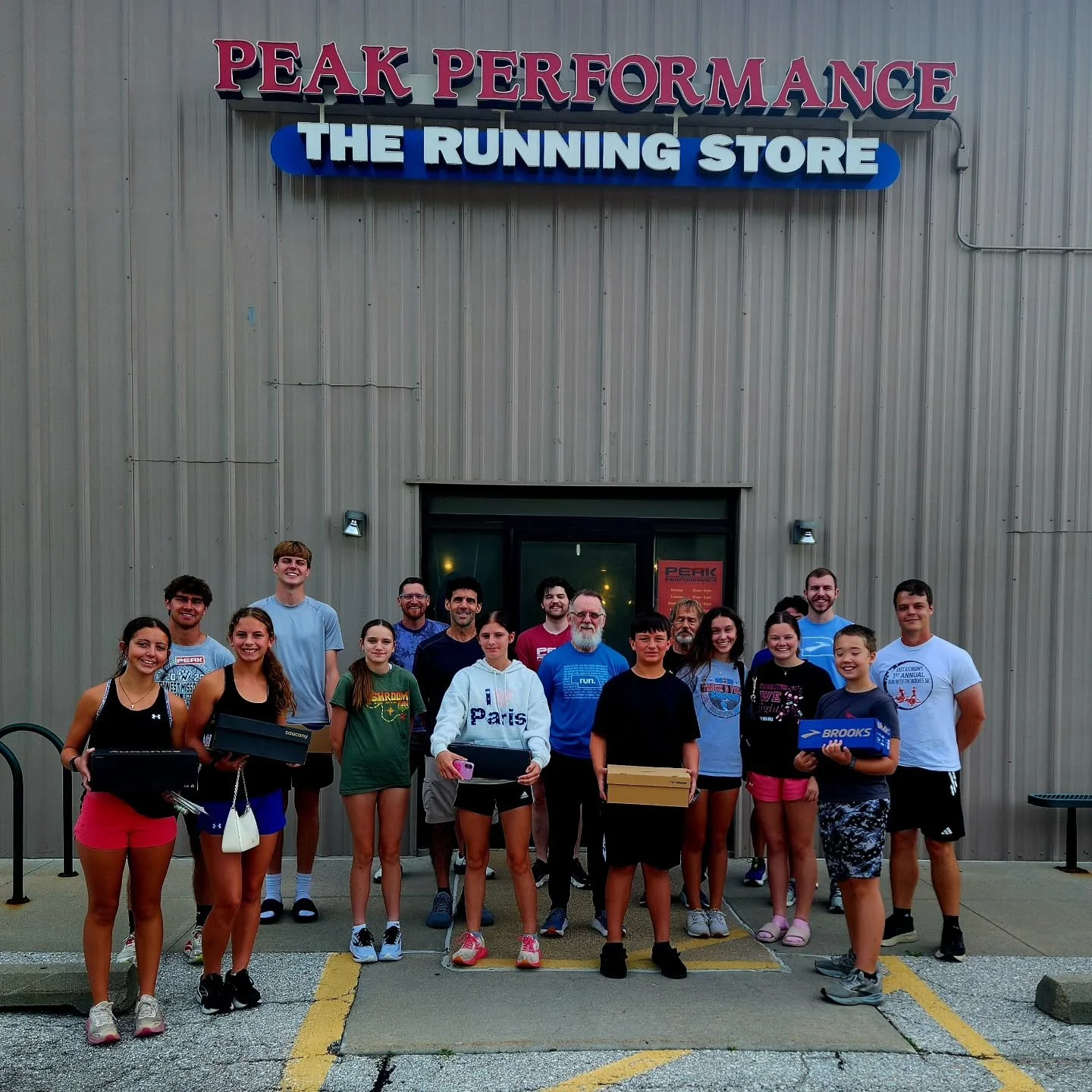 Big thanks to the Cross Country team from Tarkio, Missouri for making the trip to Peak Performance as they kick off summer training! 👟🏃&zwj;♂️🏃&zwj;♀️

We loved having the athletes in-store for gait analysis, shoe fittings, and conversations about