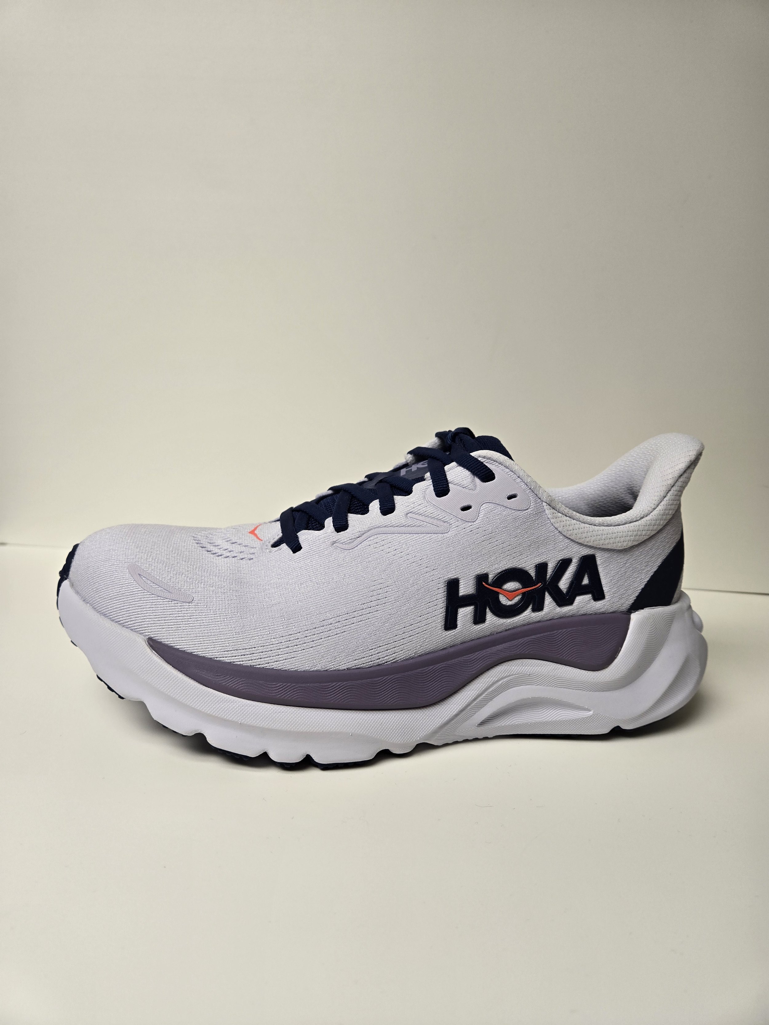 W. Hoka Arahi 8