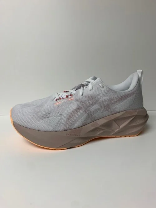 W. Asics Novablast 5