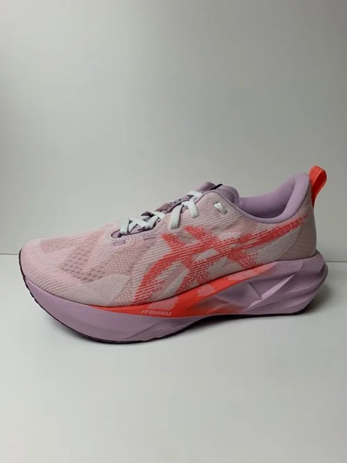 W. Asics Novablast 5