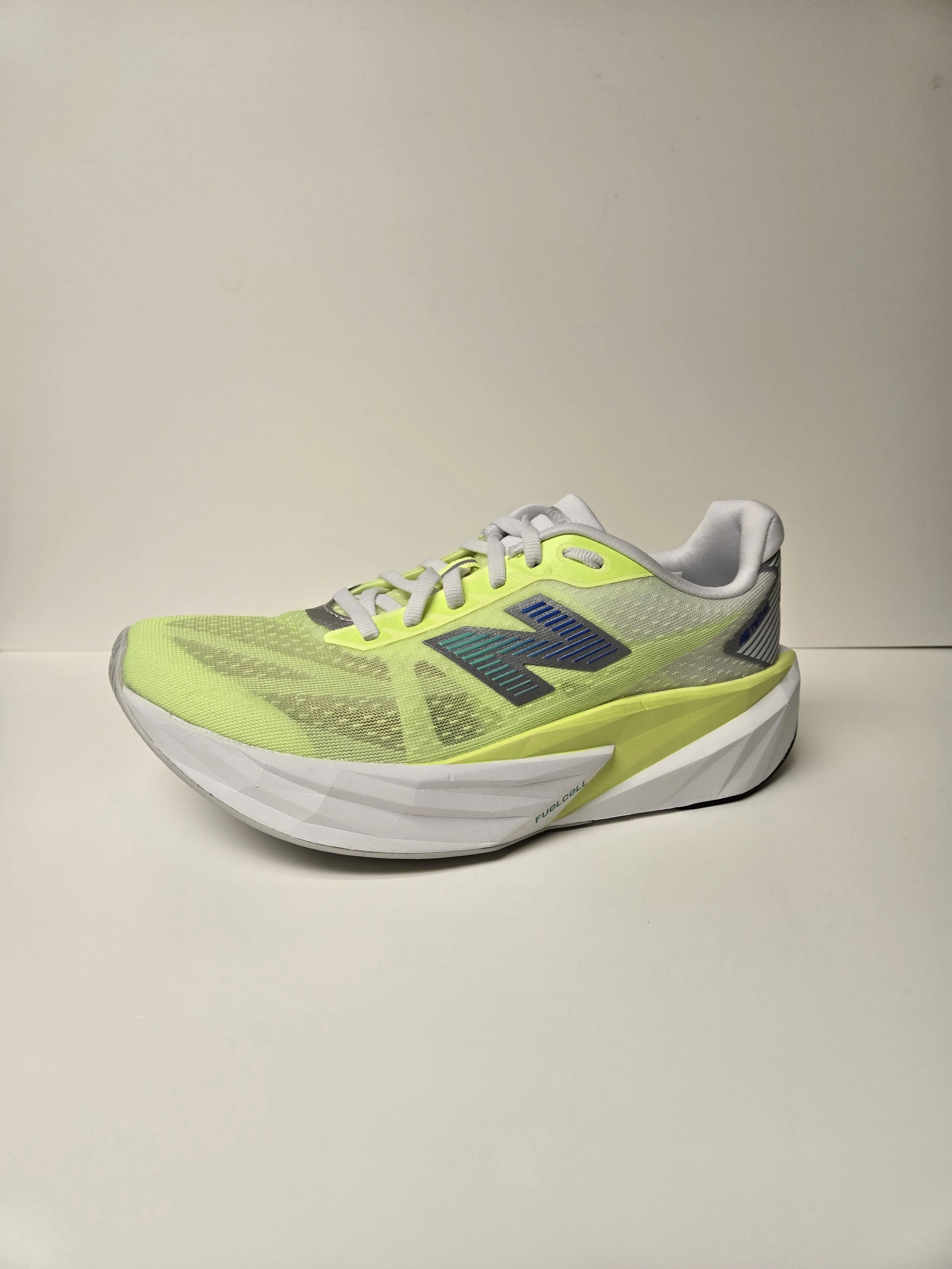 W. New Balance Fuel Cell Rebel V5