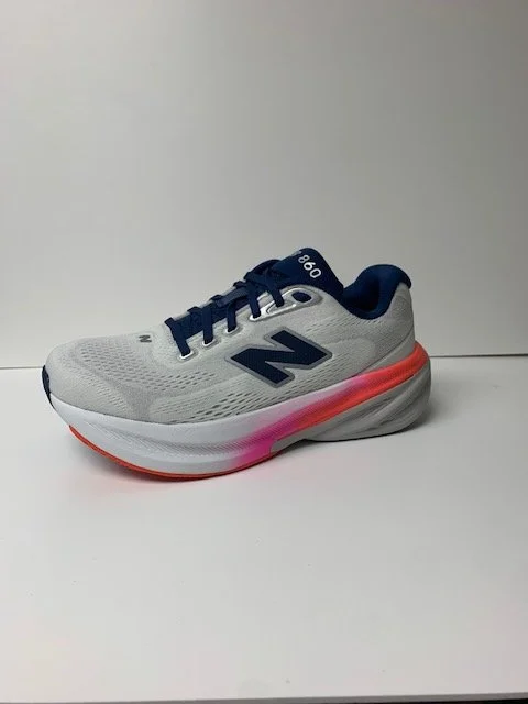 W. New Balance 860v15