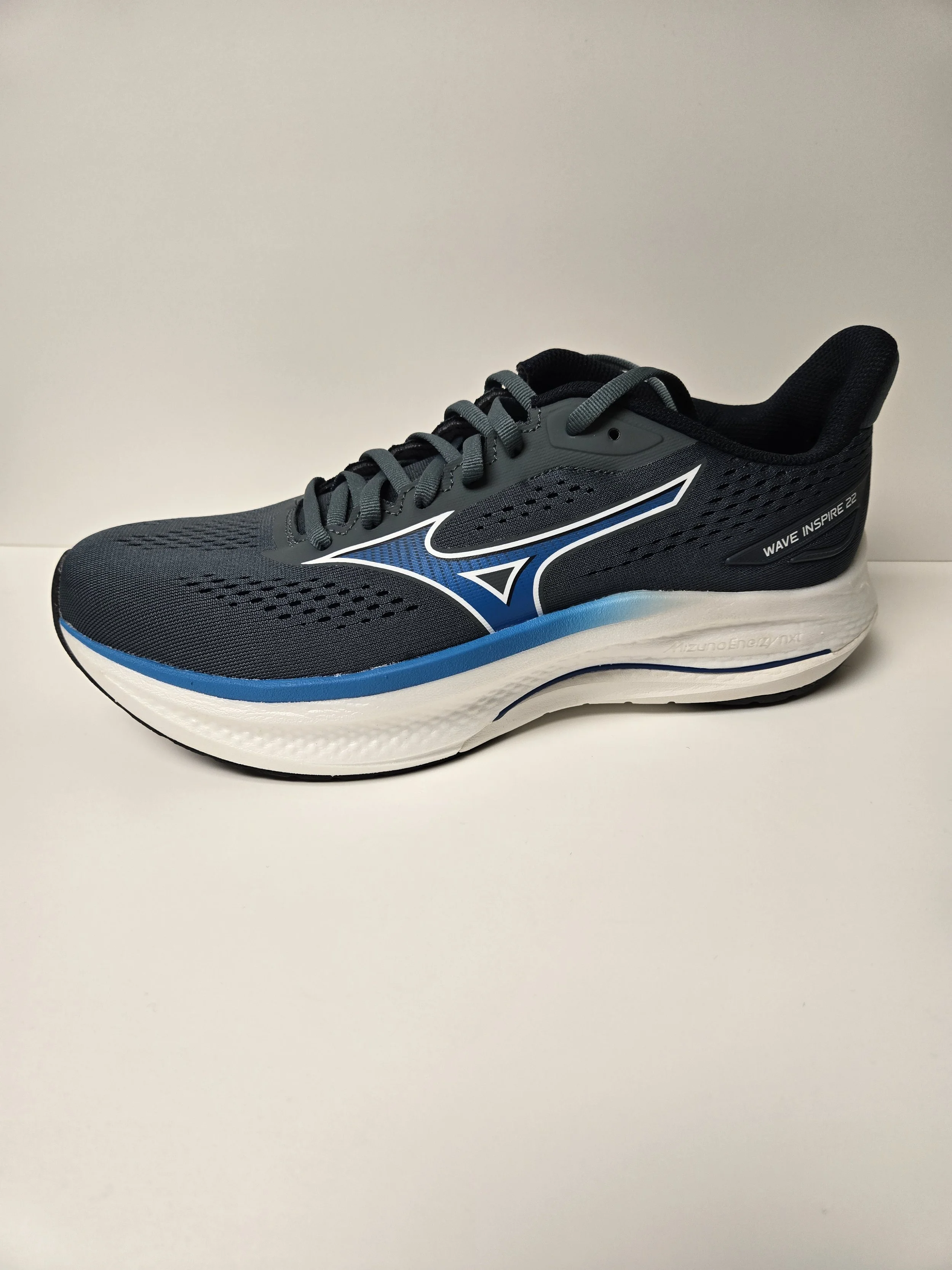 M. Mizuno Wave Inspire 22